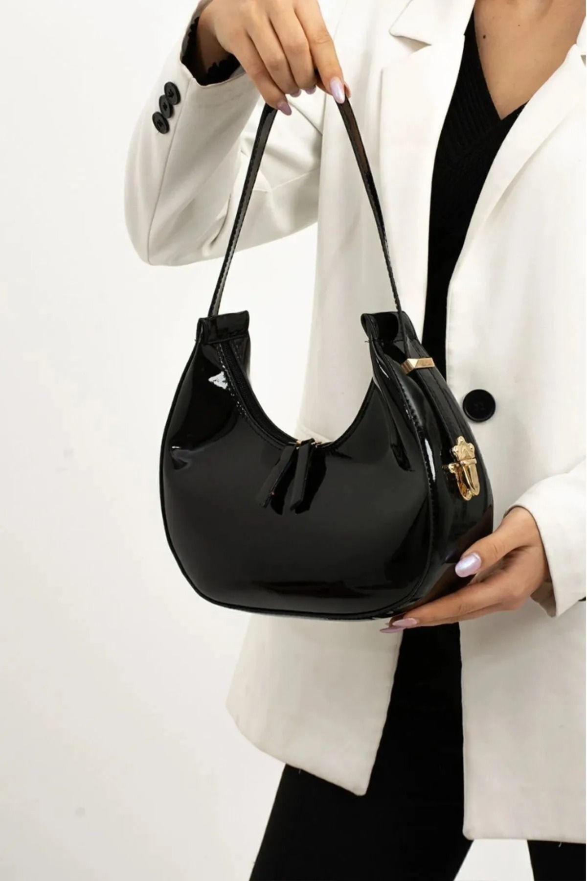 baguette en cuir verni de femme sac à cerises fermeture à glissière bracelet détaillé sac à bras