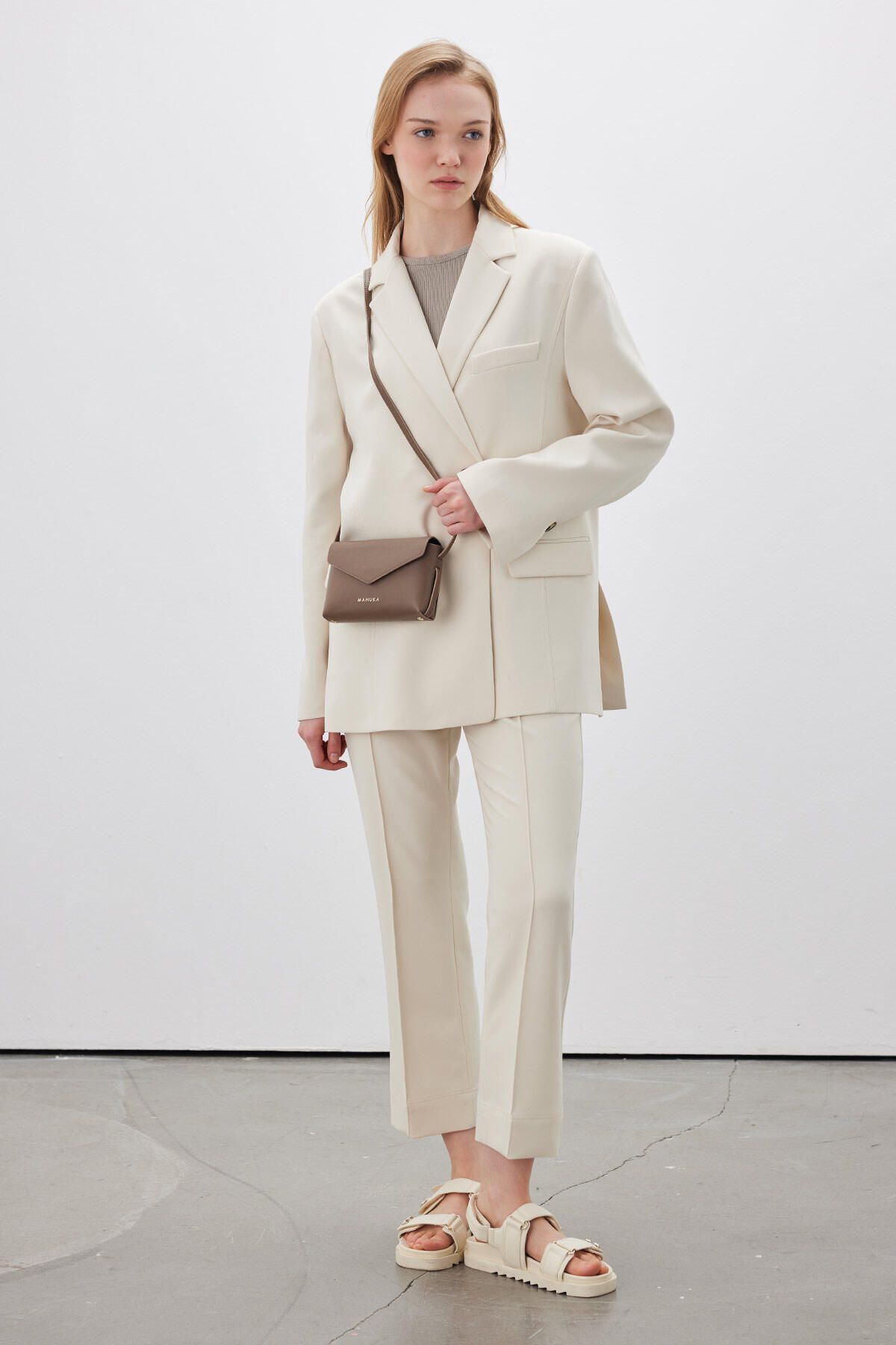 Manuka Düz Kesim Kumaş Pantolon Bej