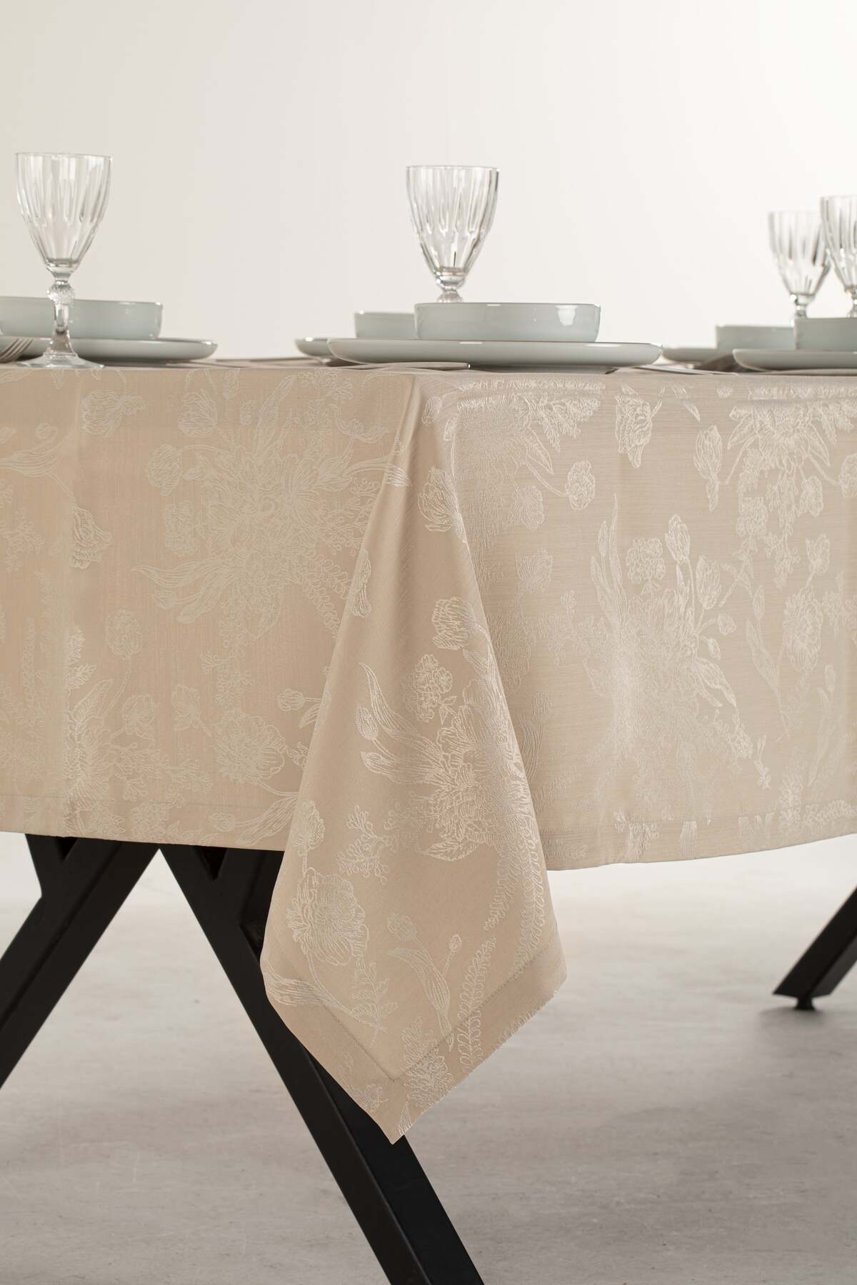 NAIVE JACQUARD TABLECLOTH