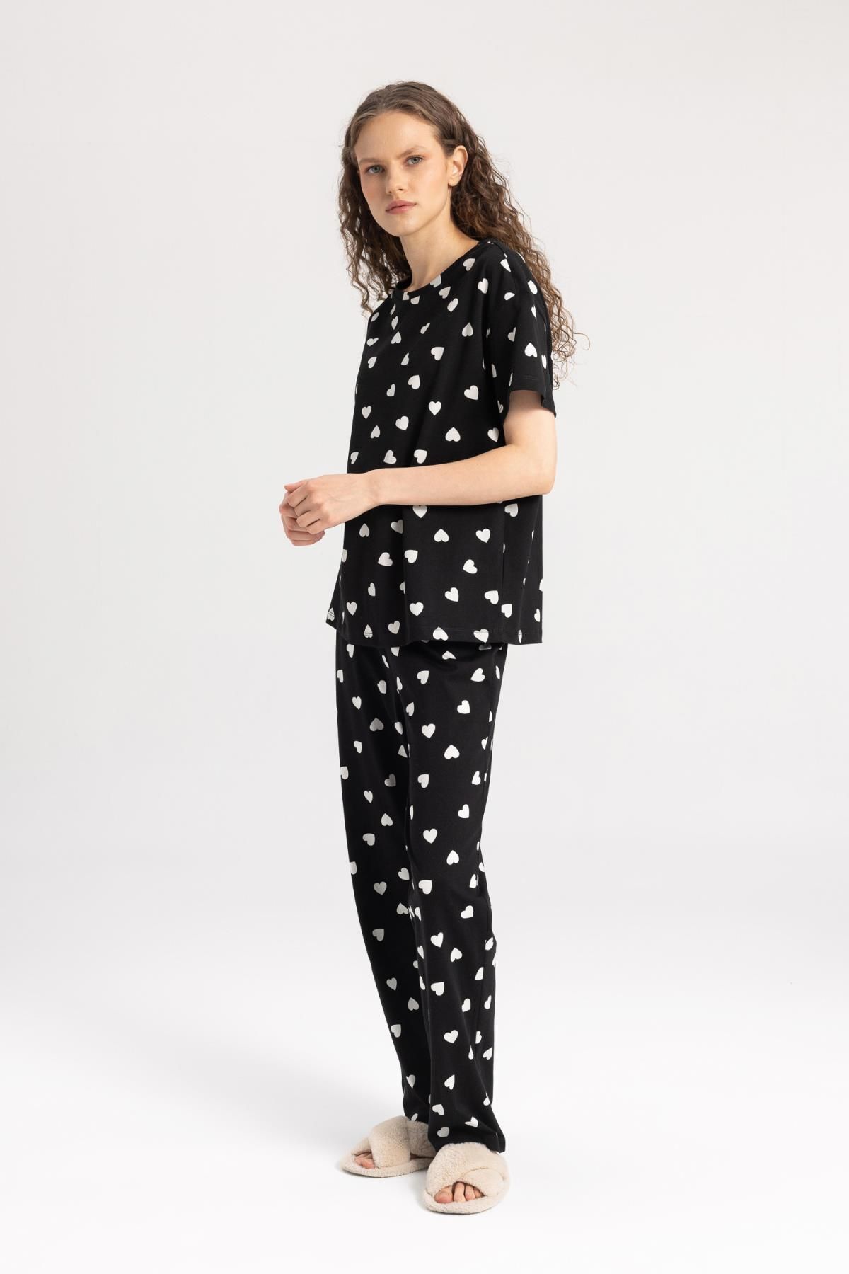 DeFacto-Fall In Love Regular Fit Heart Patterned Short Sleeve Pajamas Set B9460ax24sp 2
