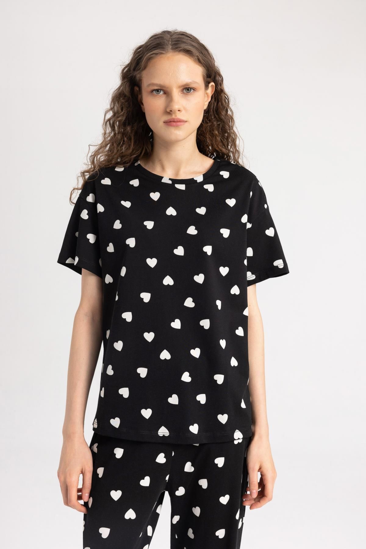 DeFacto-Fall In Love Regular Fit Heart Patterned Short Sleeve Pajamas Set B9460ax24sp 4