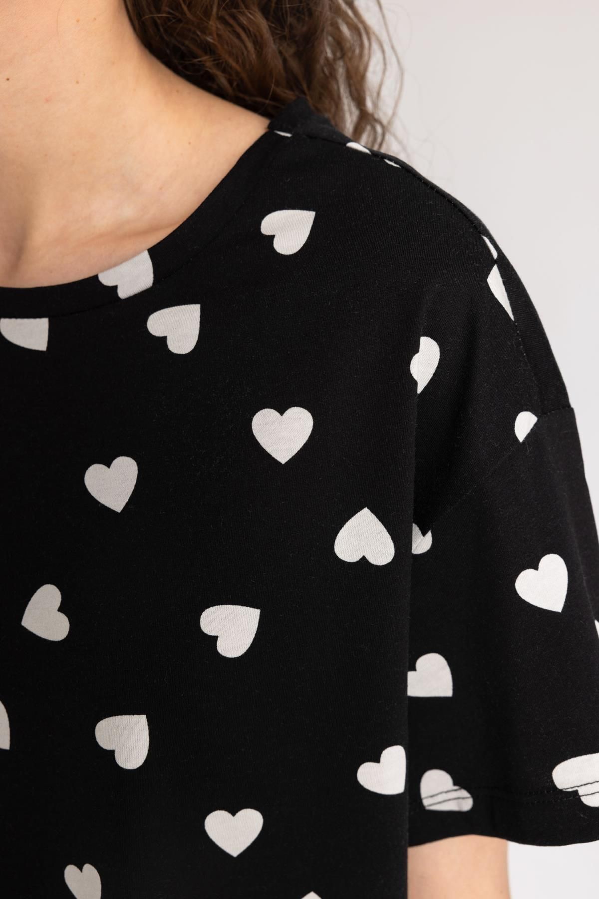 DeFacto-Fall In Love Regular Fit Heart Patterned Short Sleeve Pajamas Set B9460ax24sp 5