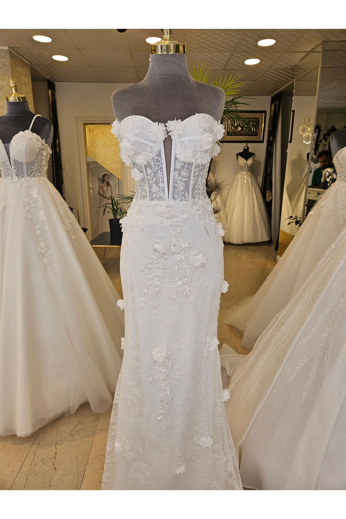 Floral fishtail model wedding dress