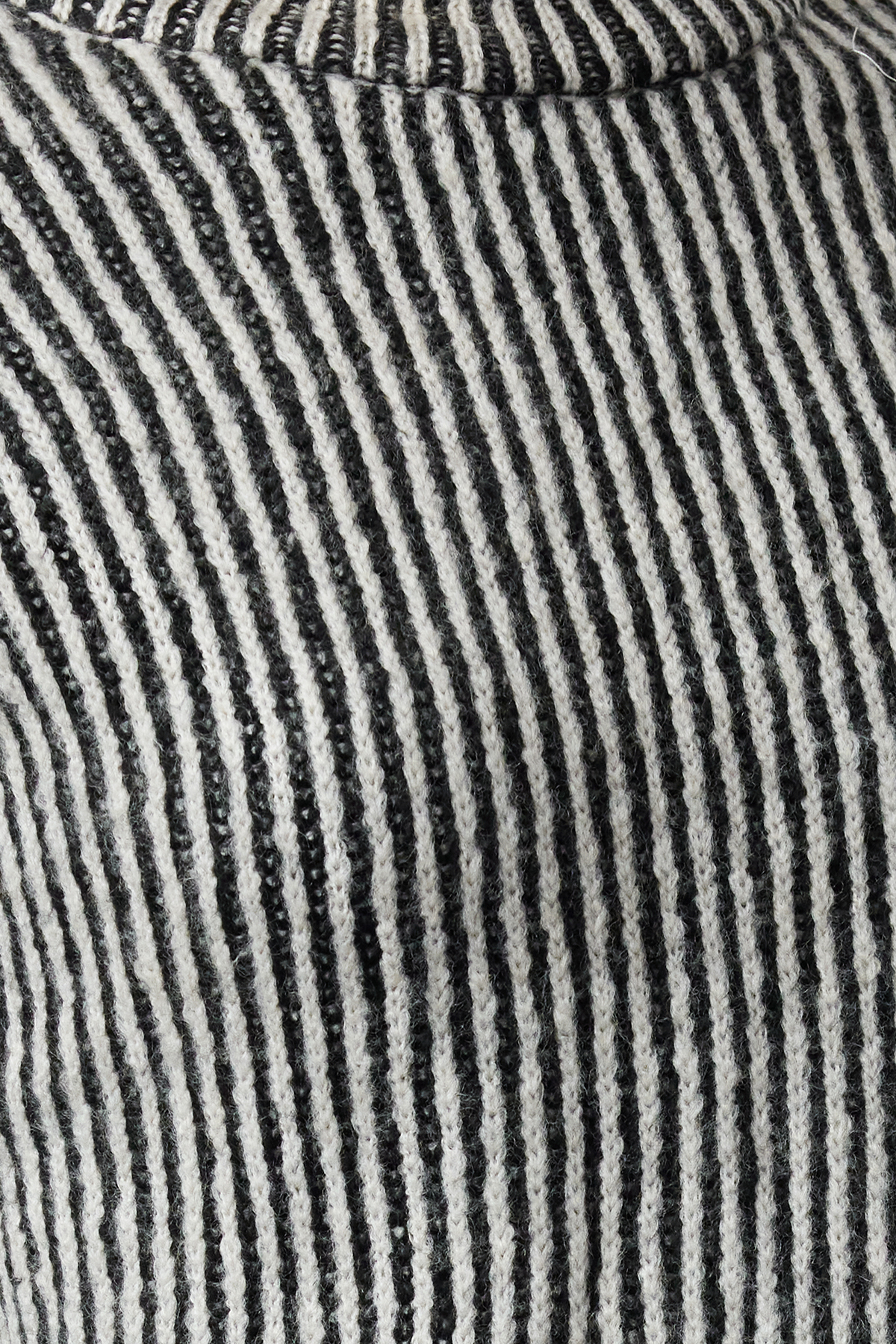 Trendyol Collection Ecru Crop Soft Texture Sweter z dzianiny z okrągłym dekoltem TWOAW25KZ00000