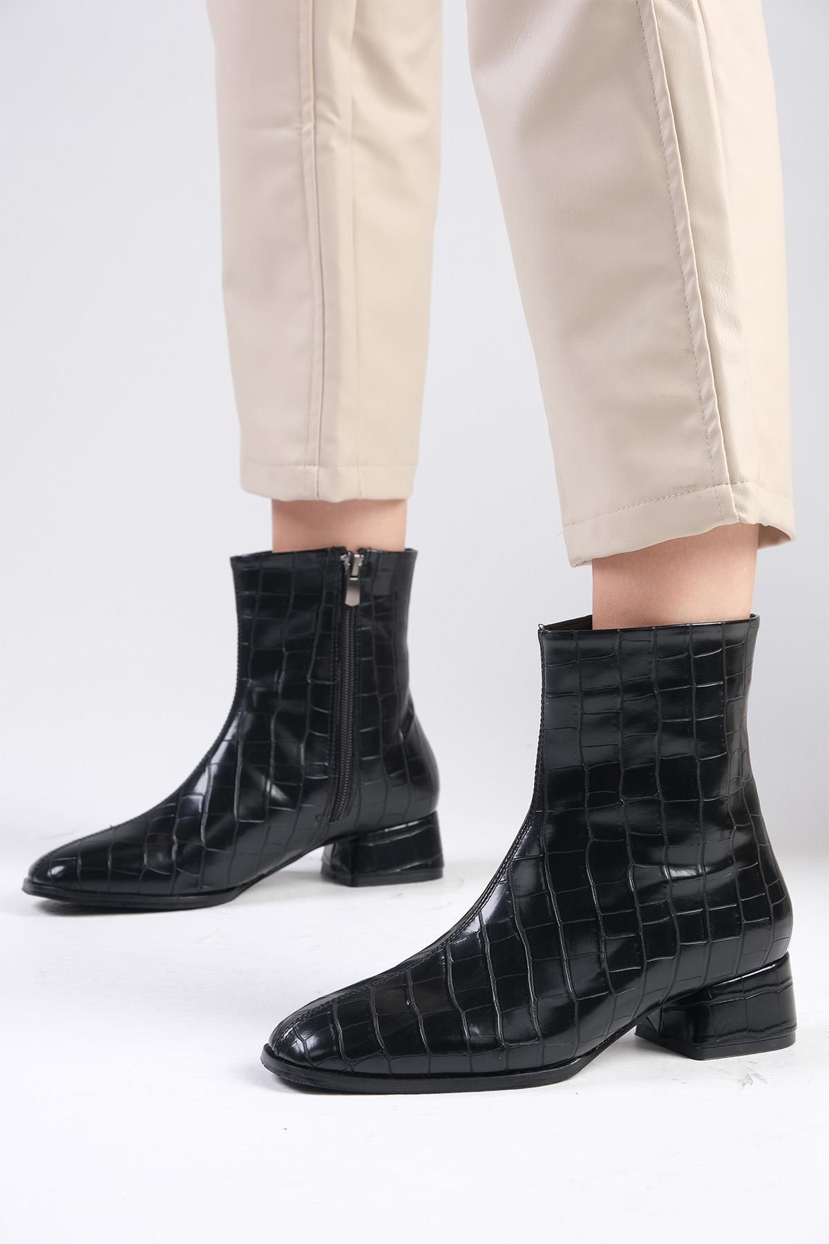 Mio Gusto-Alexia Black Crocodile Patterned Blunt Toe Thin Fur Lined Women's Heeled Boots 6