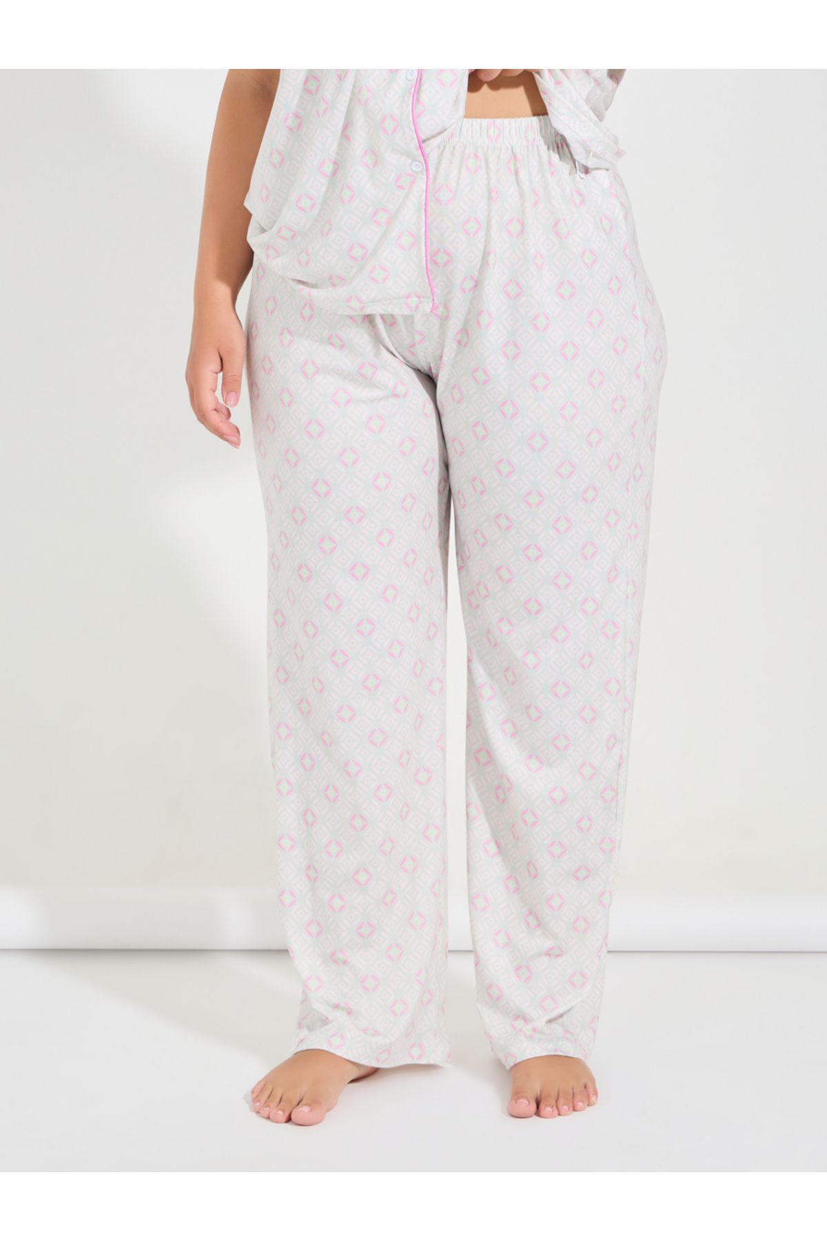 Styli-Plus Size Geometric Print Drop Shoulder Shirt & Pyjama Set 4