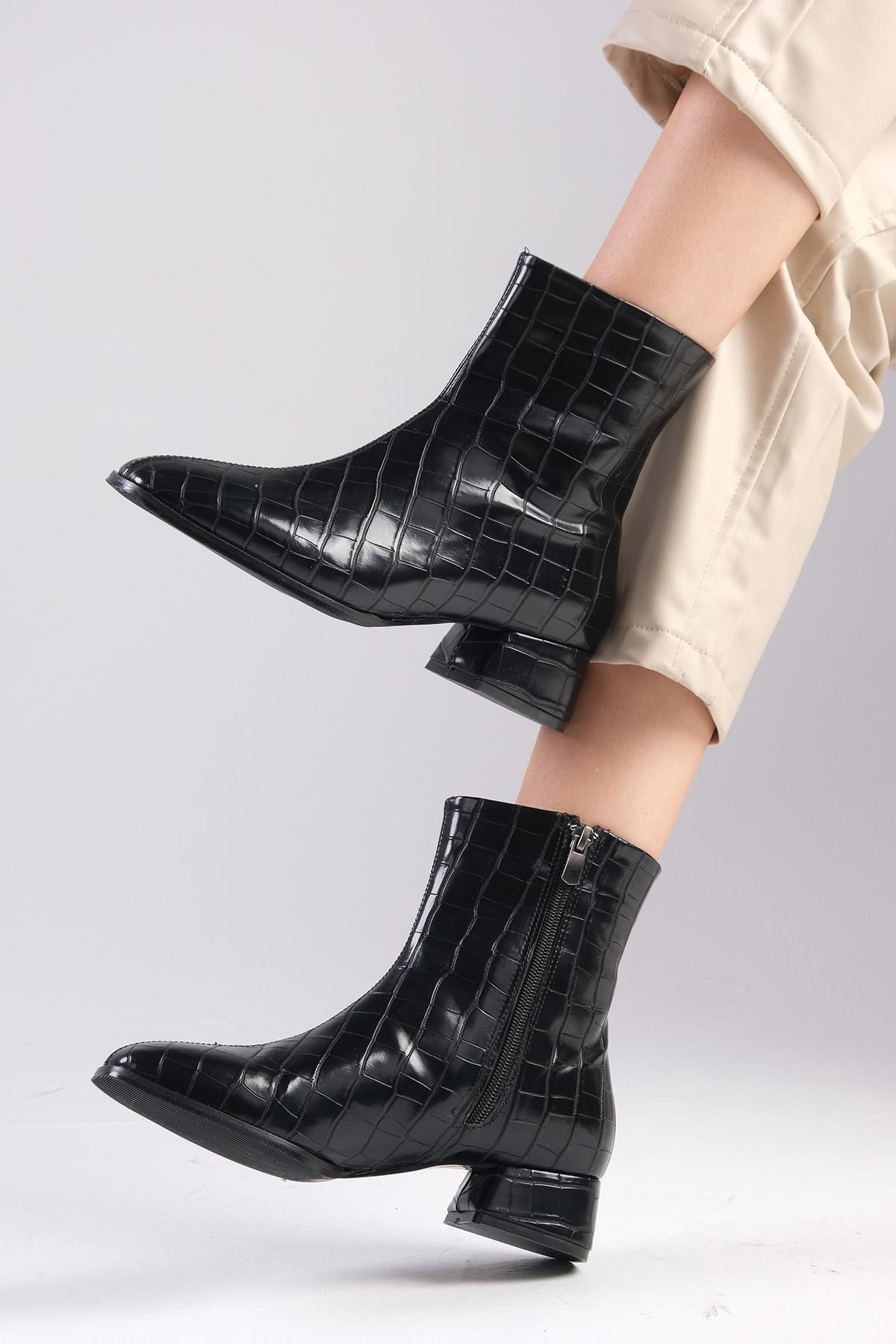 Mio Gusto-Alexia Black Crocodile Patterned Blunt Toe Thin Fur Lined Women's Heeled Boots 2