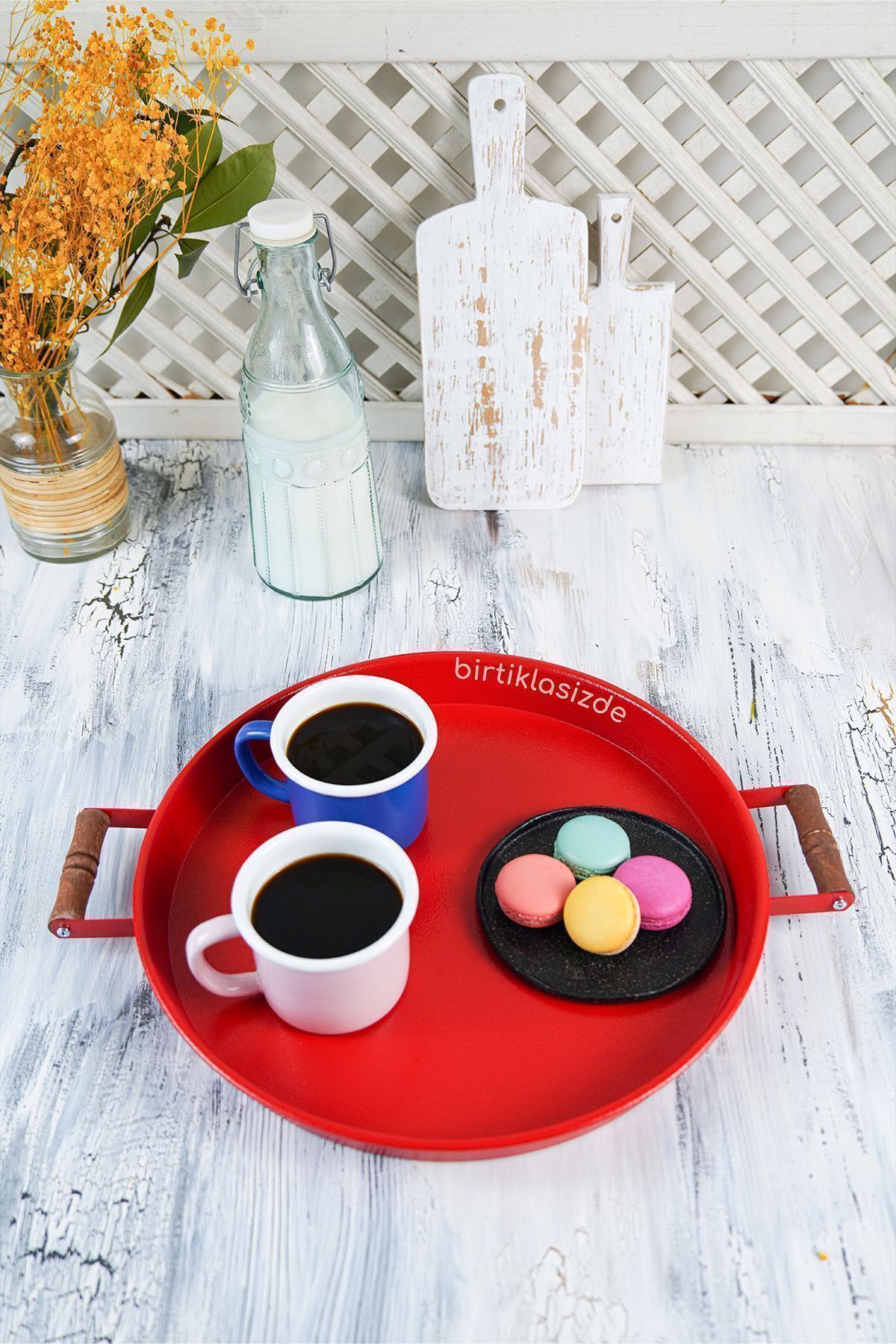 kitchen trend-صينية مجلفنة مستديرة حمراء مقاس 37 سم بمقابض خشبية 4