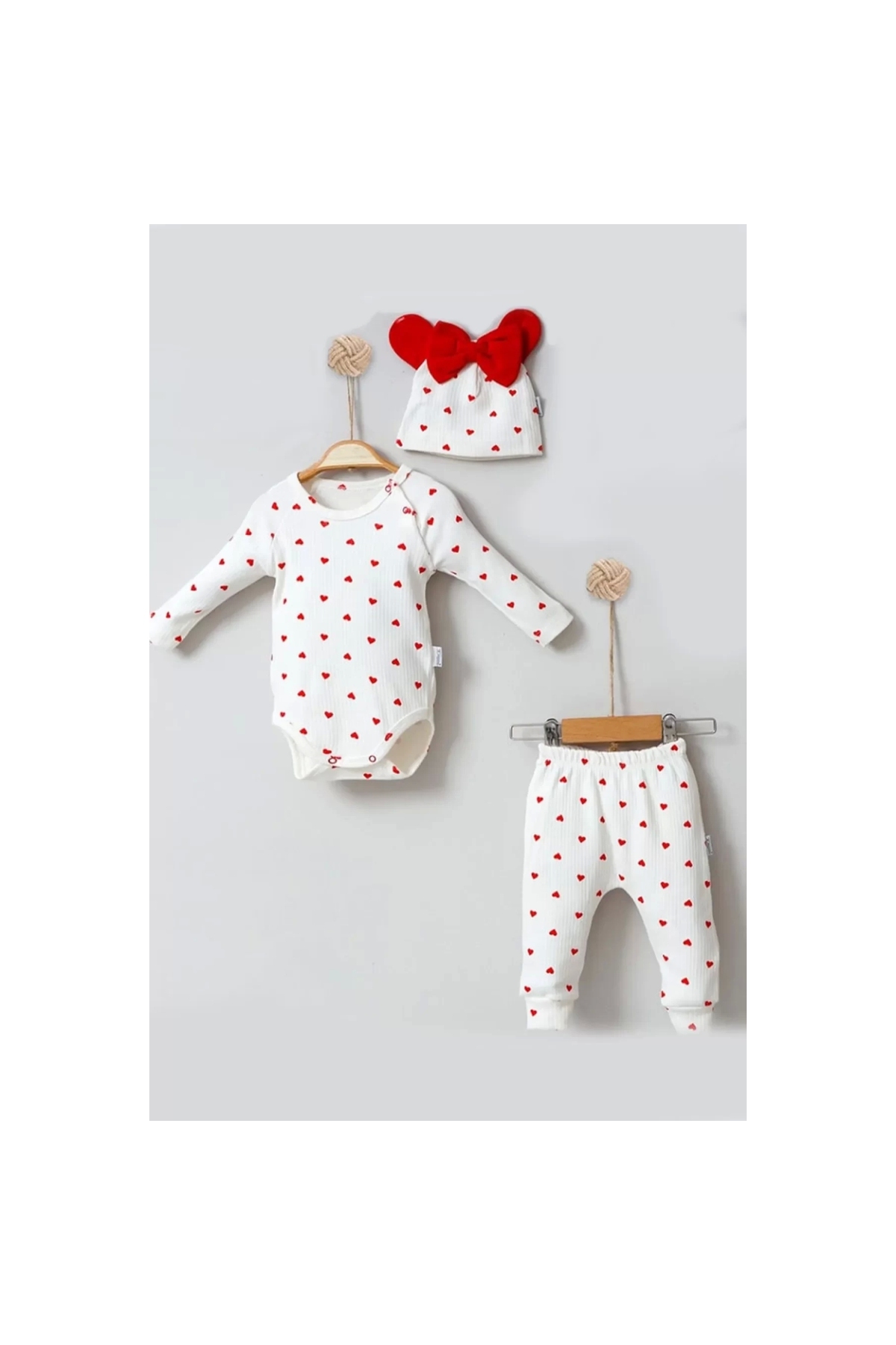 3-Piece Baby Girl Set with Heart Patterned Hat