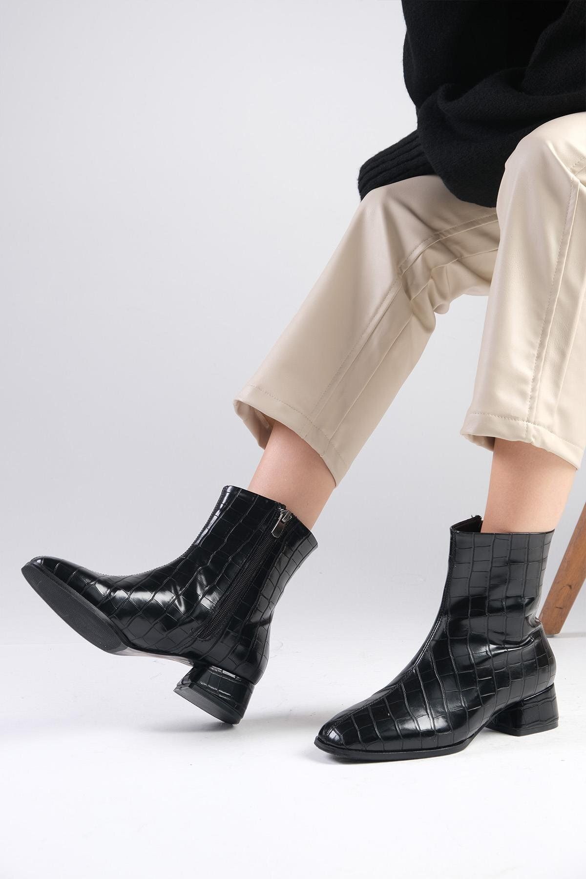 Mio Gusto-Alexia Black Crocodile Patterned Blunt Toe Thin Fur Lined Women's Heeled Boots 4