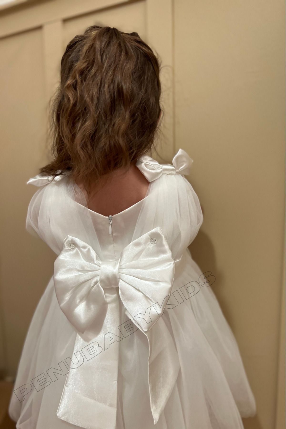 penu baby kids Beyaz Üstü Saten Arkası Büyük Fiyonk Omuzdan Küçük Fiyonk Detaylı Tül Kız Çocuk Kız Bebek Elbise fotoğrafı 3 (önizleme)