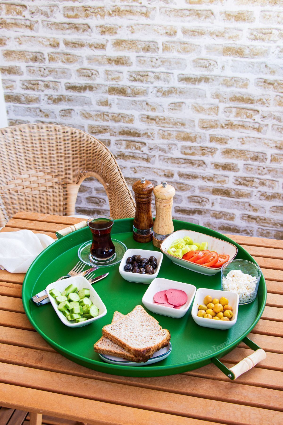 kitchen trend-51 Cm Metal Round Green Tray with Wooden Handles Presentation Tray, Breakfast Tray 1