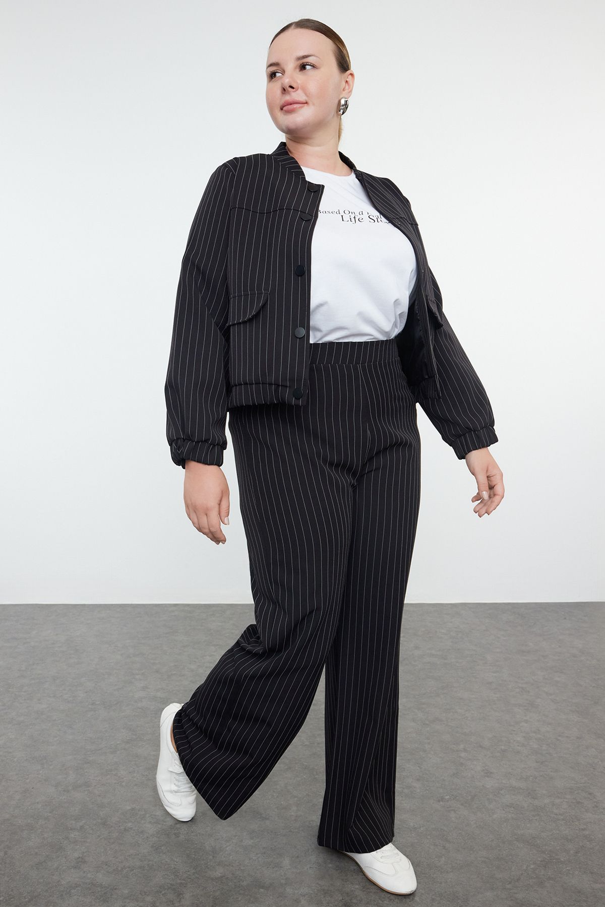 Trendyol Curve-Schwarze Hose aus elastischem Gewebe mit Streifen in Übergröße 3
