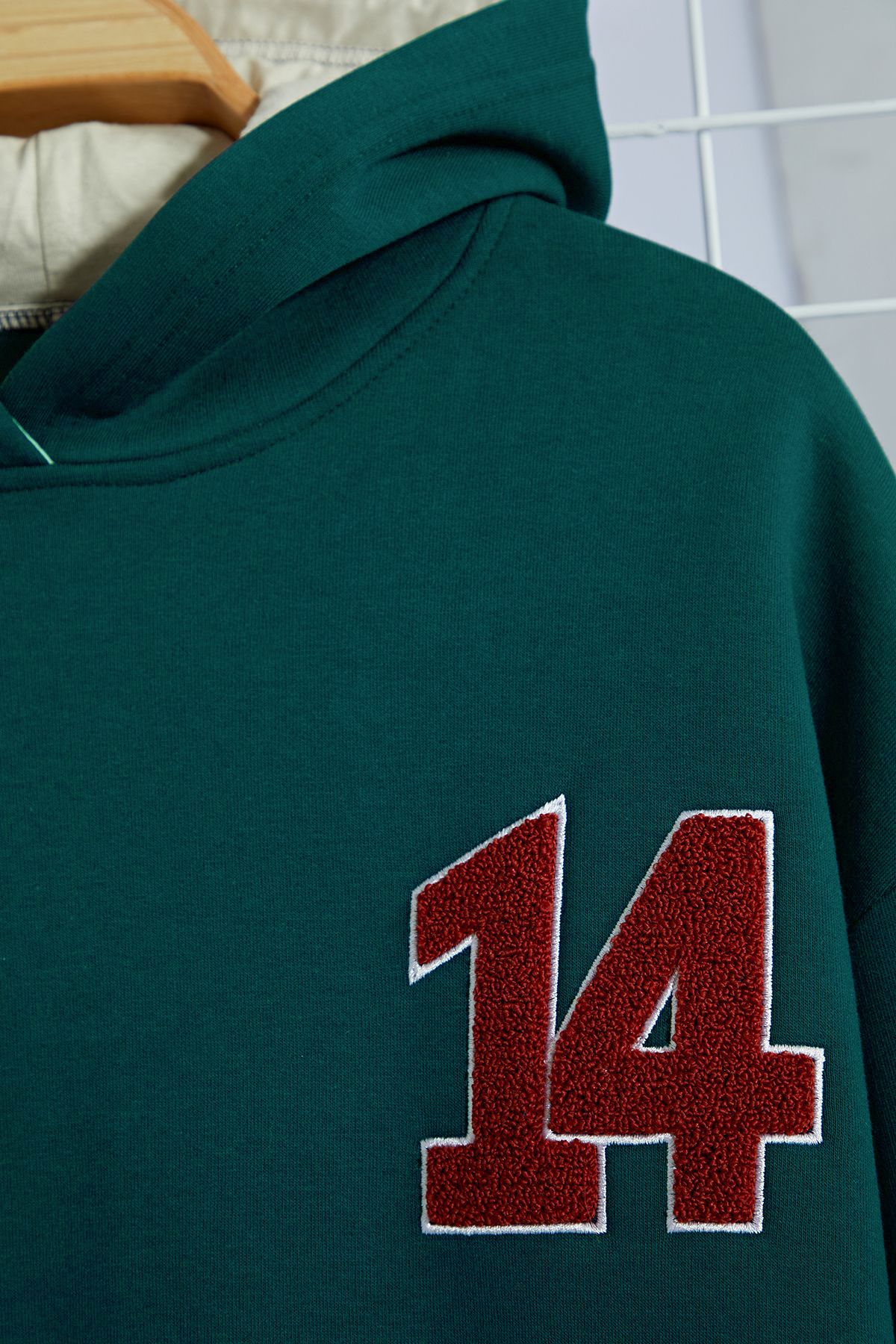 trendyol-man-mens-green-slogan-long-oversized