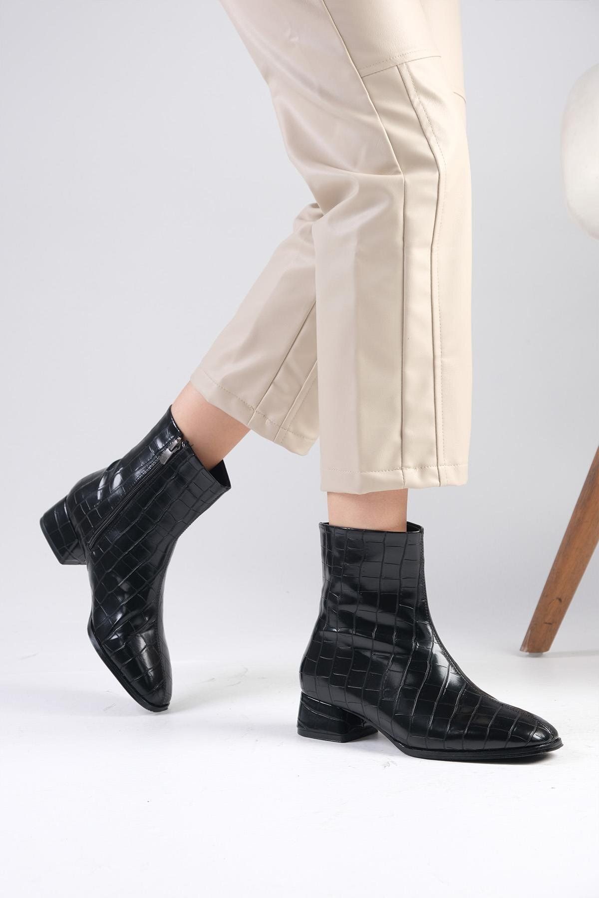Mio Gusto-Alexia Black Crocodile Patterned Blunt Toe Thin Fur Lined Women's Heeled Boots 5