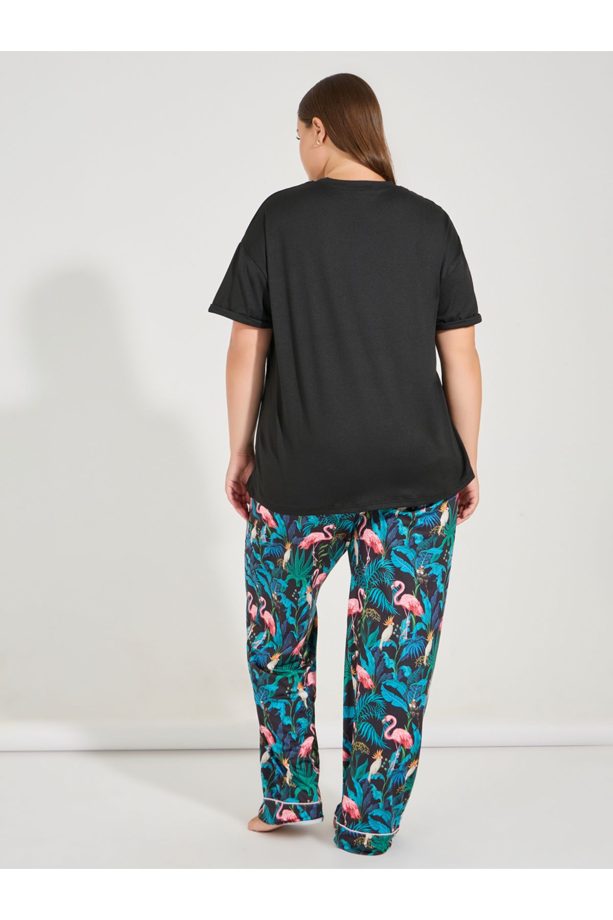 Styli-Plus Size Flamingo Print T-Shirt with Piped Hem Pyjama Set 6