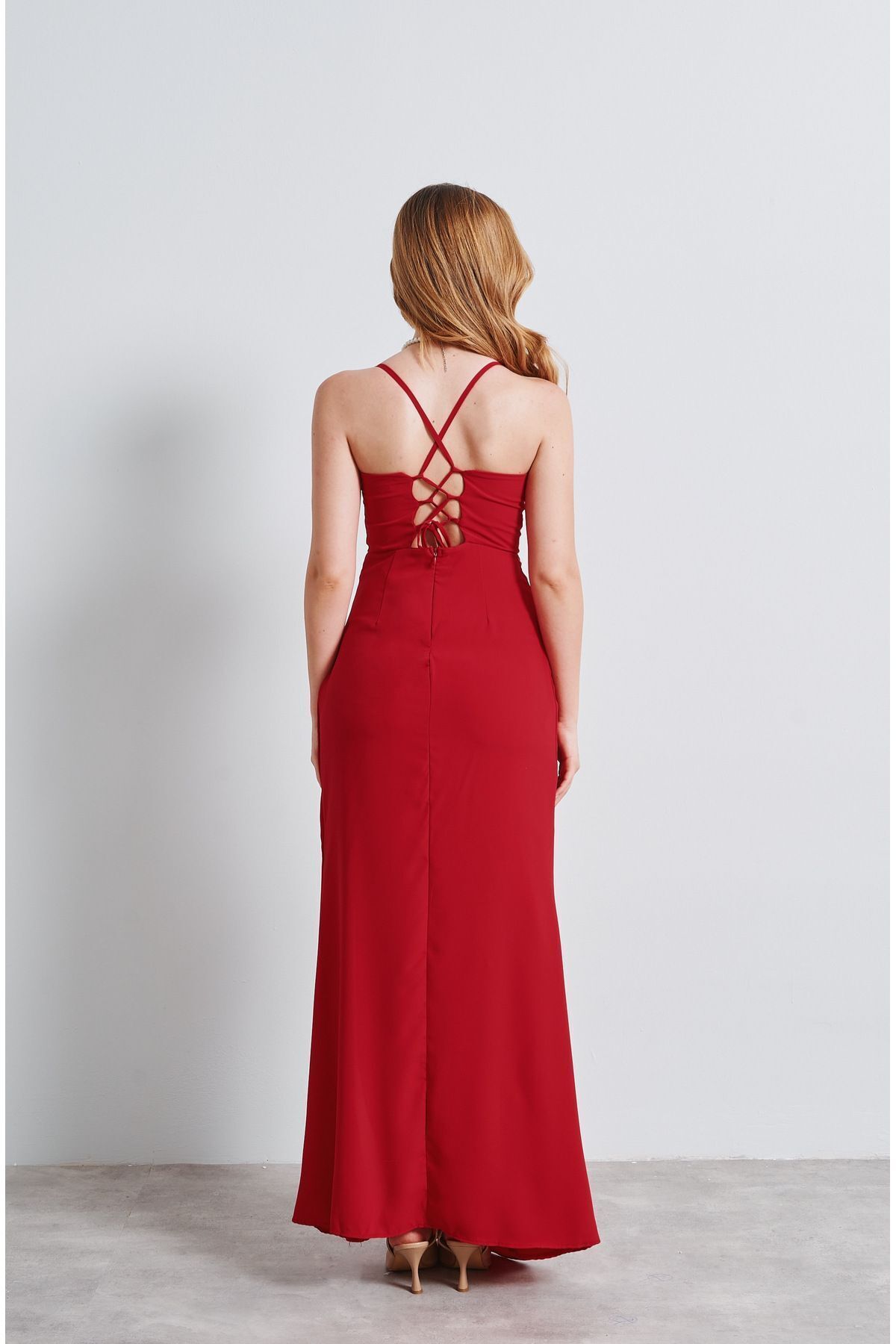 rabia-elik-kad-n-k-rm-z-korse-g-r-n-ml-s-rt-dekolteli-midi-abiye