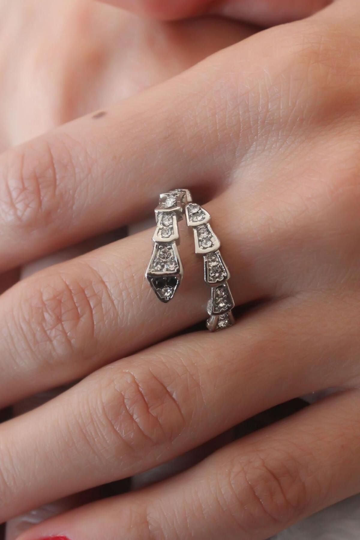 Silver Color Metal Adjustable Snake Ring with 2 Years Warranty Certificate