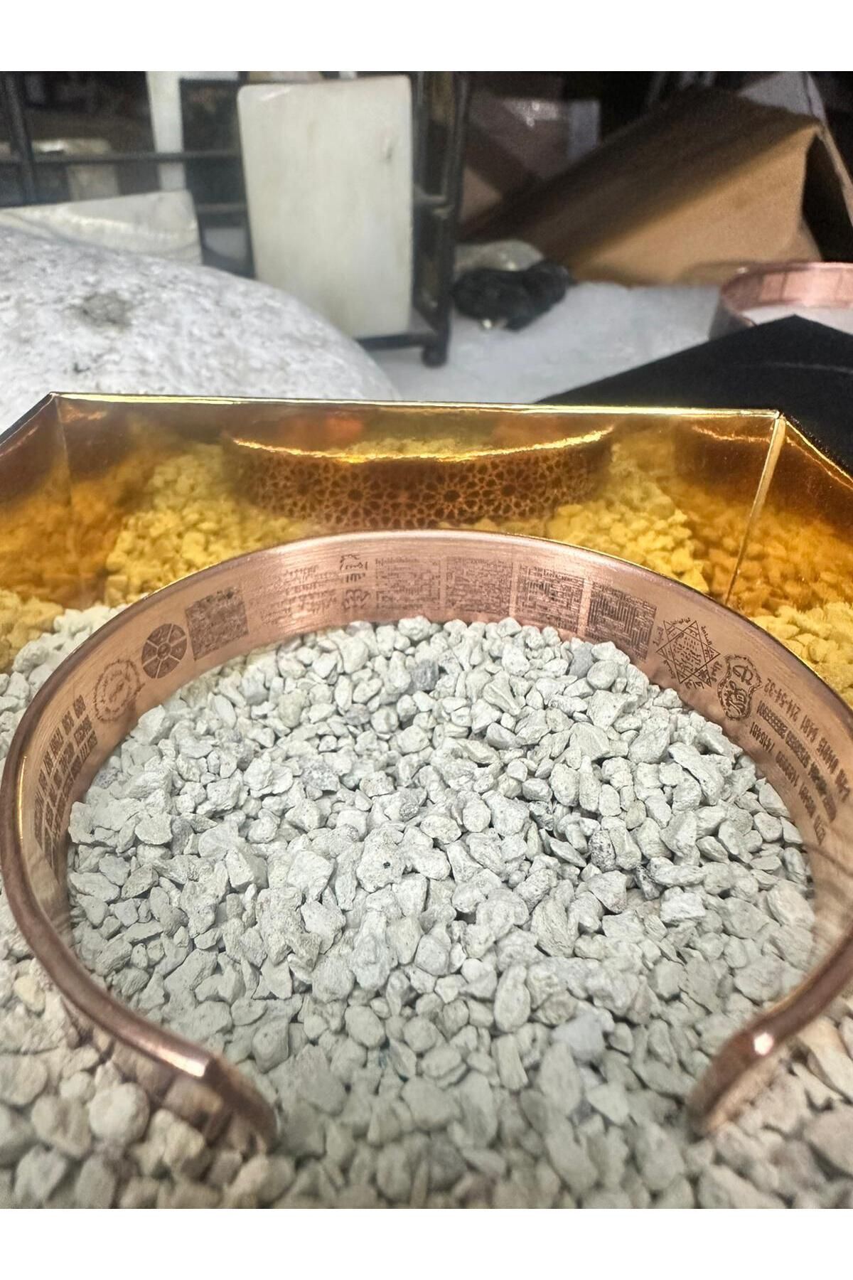 https://cdn.dsmcdn.com/ty1466/product/media/images/prod/QC/20240806/19/7ba93d55-f6ae-3b64-8b9c-d203e9353216/1_org_zoom.jpg