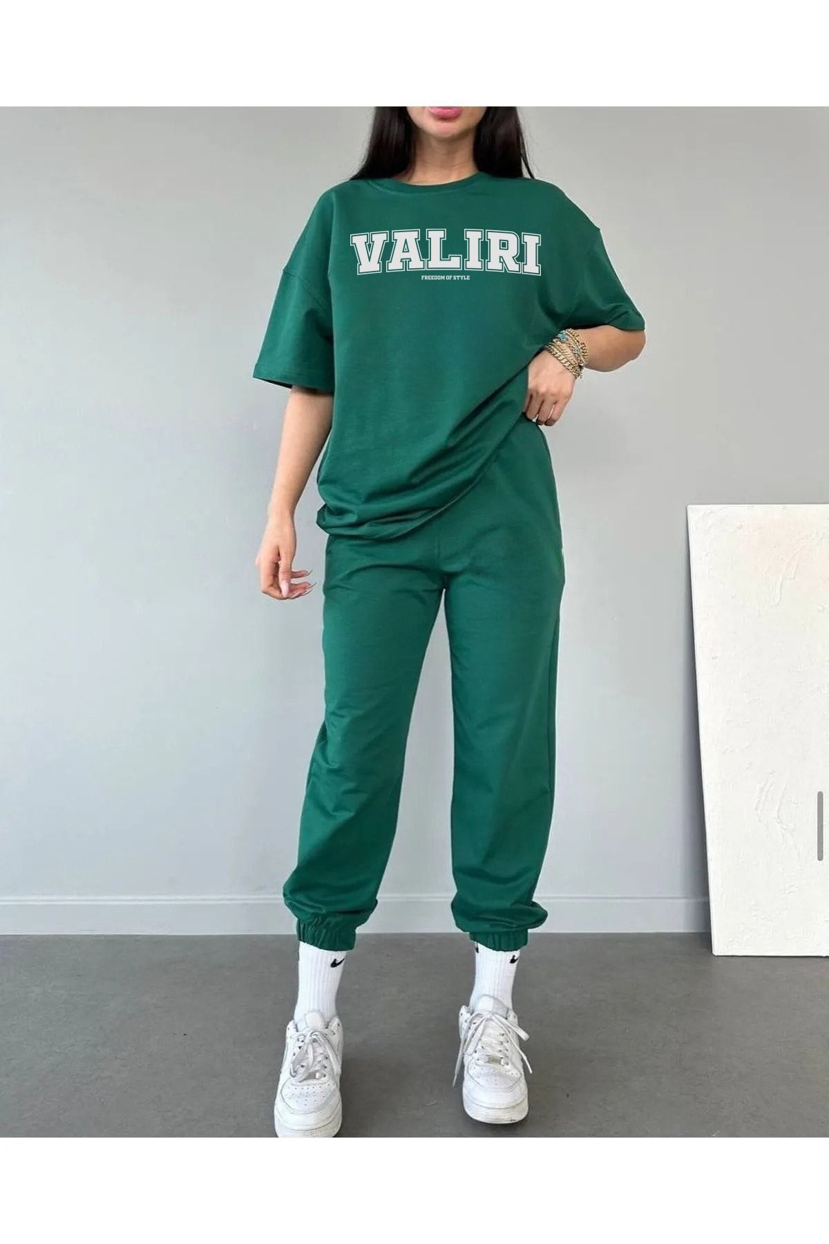 MODARİCH Σετ μπλουζάκι και φούτερ Valiri Nefti Green Jogger - Λαιμόκοψη ποδηλ...