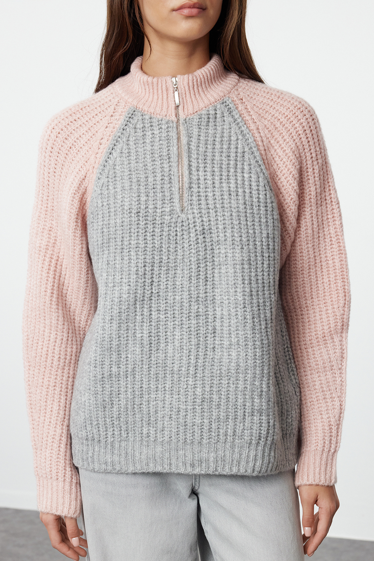 Trendyolmilla  Pembe Renk Bloklu Fermuarlı Yumuşak Dokulu Triko Kazak TWOAW25KZ00179 - Görsel 4