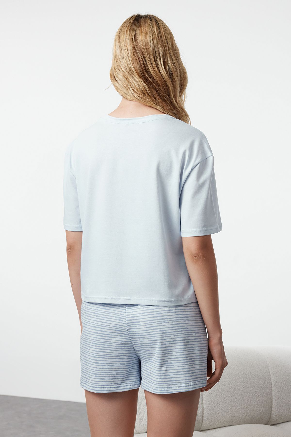 Trendyol Collection-Σετ πιτζάμες με γαλάζιο ριγέ βαμβακερό σορτς - THMSS23PT00228 5