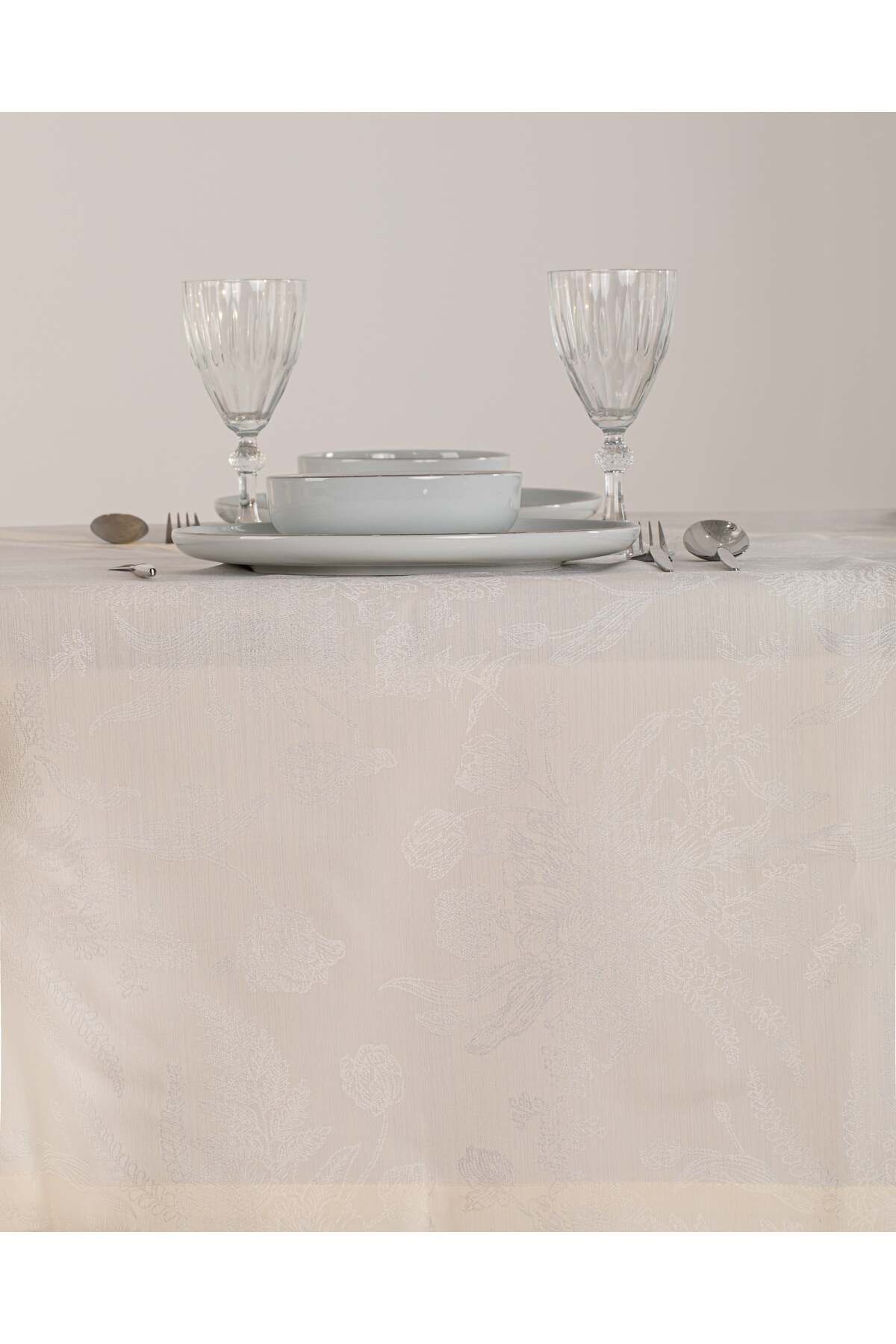 LUFA HOME-NAIFE JAKAR TABLE CLOTH 2