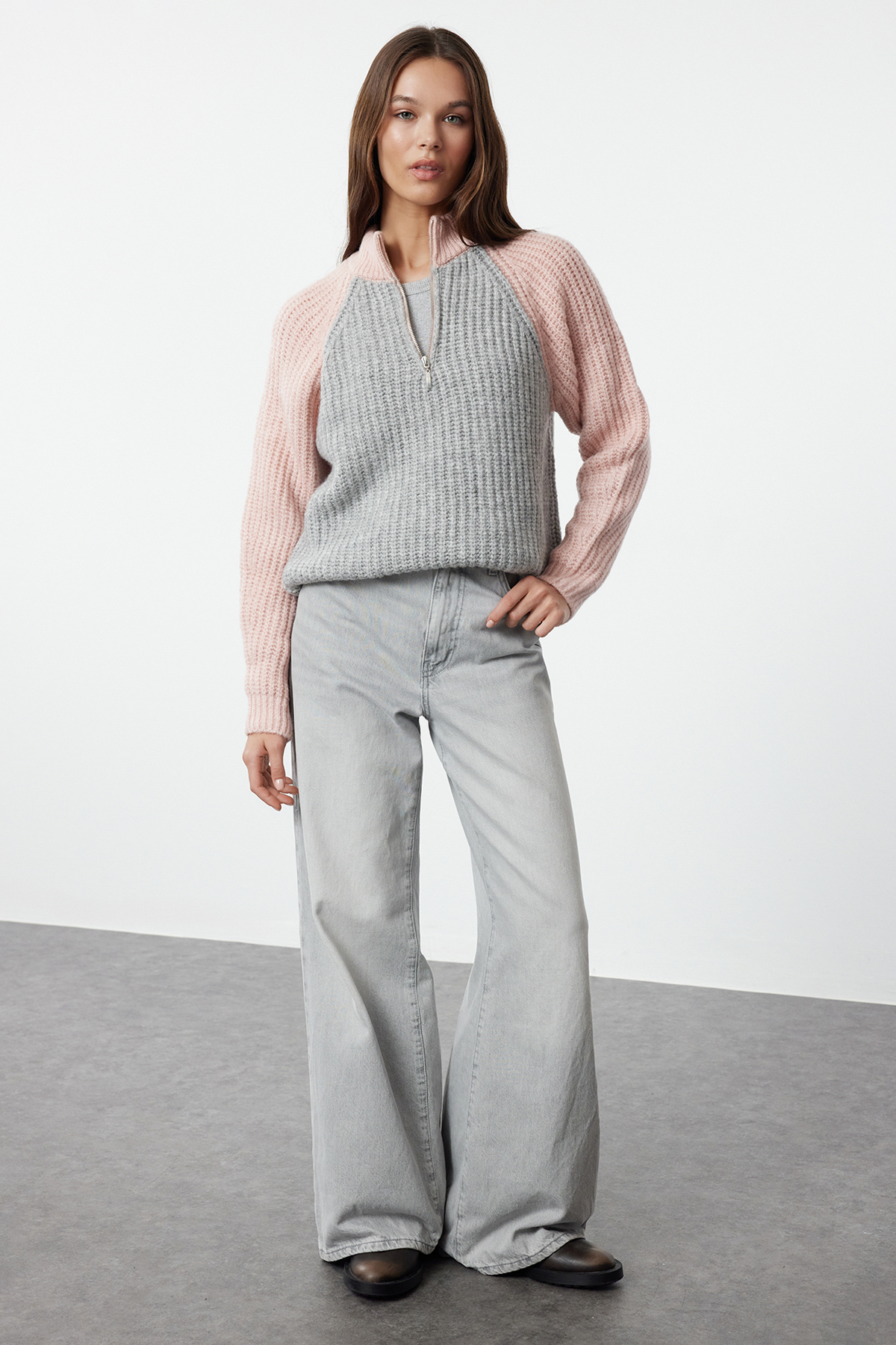 Trendyolmilla  Pembe Renk Bloklu Fermuarlı Yumuşak Dokulu Triko Kazak TWOAW25KZ00179 - Görsel 2