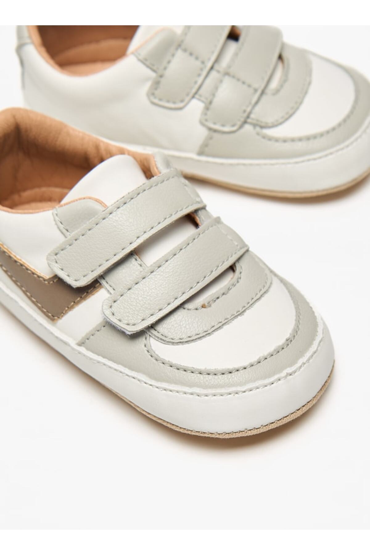 Barefeet-Panelled Booties with Hook and Loop Closure 3