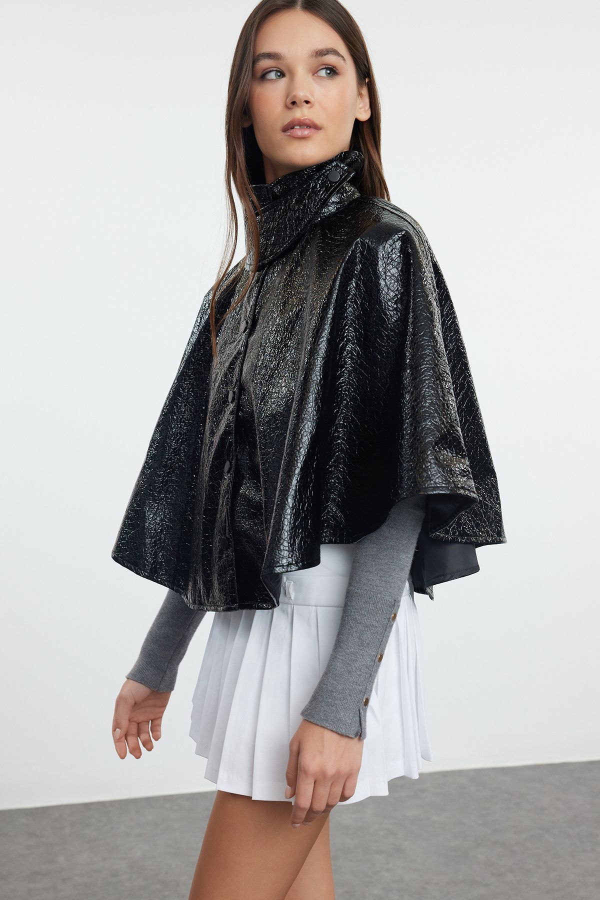 Trendyol Collection Błyszczący Czarny Płaszcz Typu Oversize - Kobieta - M