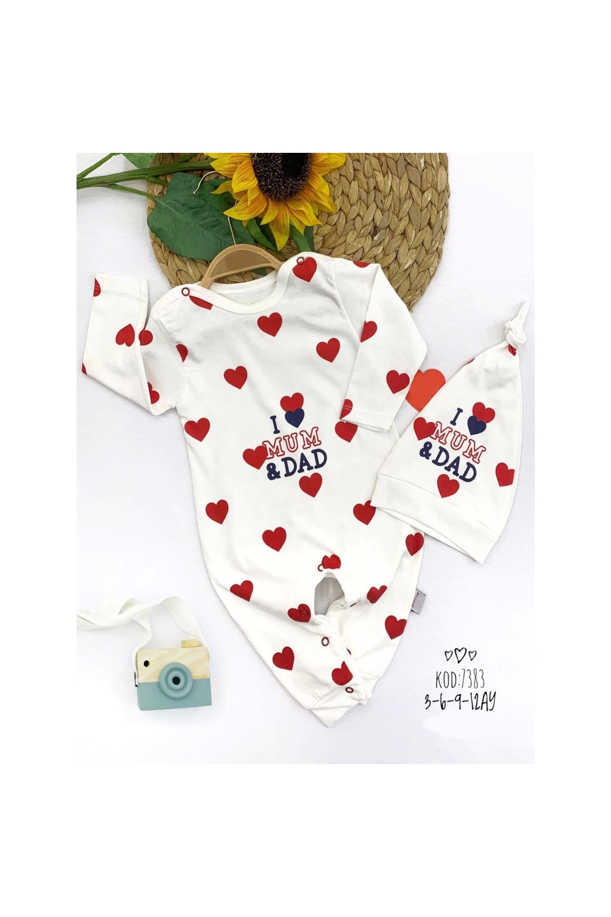 3-6-9-12 Months Long Sleeve Girl Boy Baby Set with Rope Hat and Heart and I Love My Mom and Dad Written