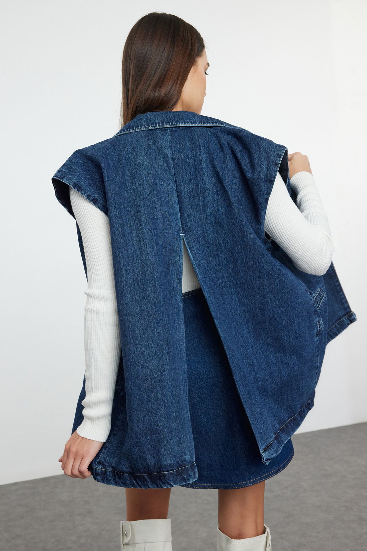 Trendyol Collection-Μπλε με σκίσιμο πίσω διπλό μακρύ τζιν γιλέκο TWOAW25YE00039 3