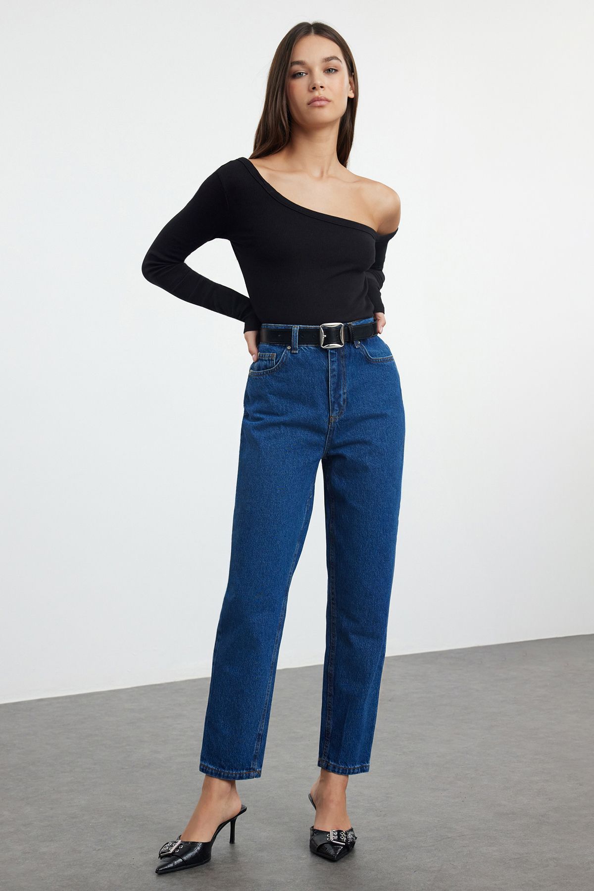 complete the look image