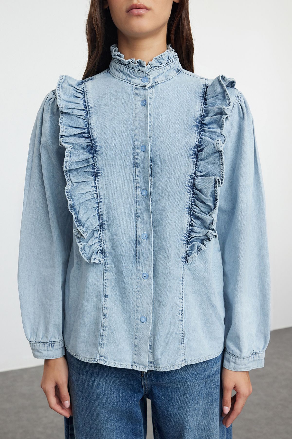 Trendyol Collection-Blaues Jeanshemd mit Volants - TWOAW25GO00004 3