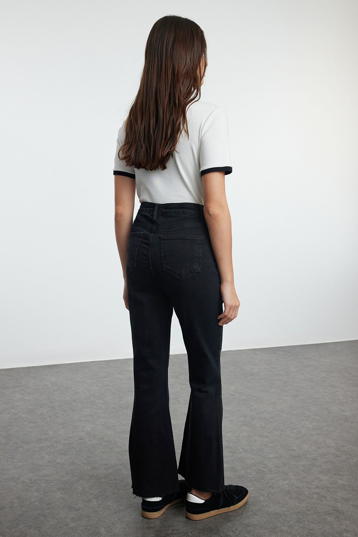 Trendyol Collection-Anthrazitfarbene High Waist Crop Flare Jeans TWOAW21JE0159 5