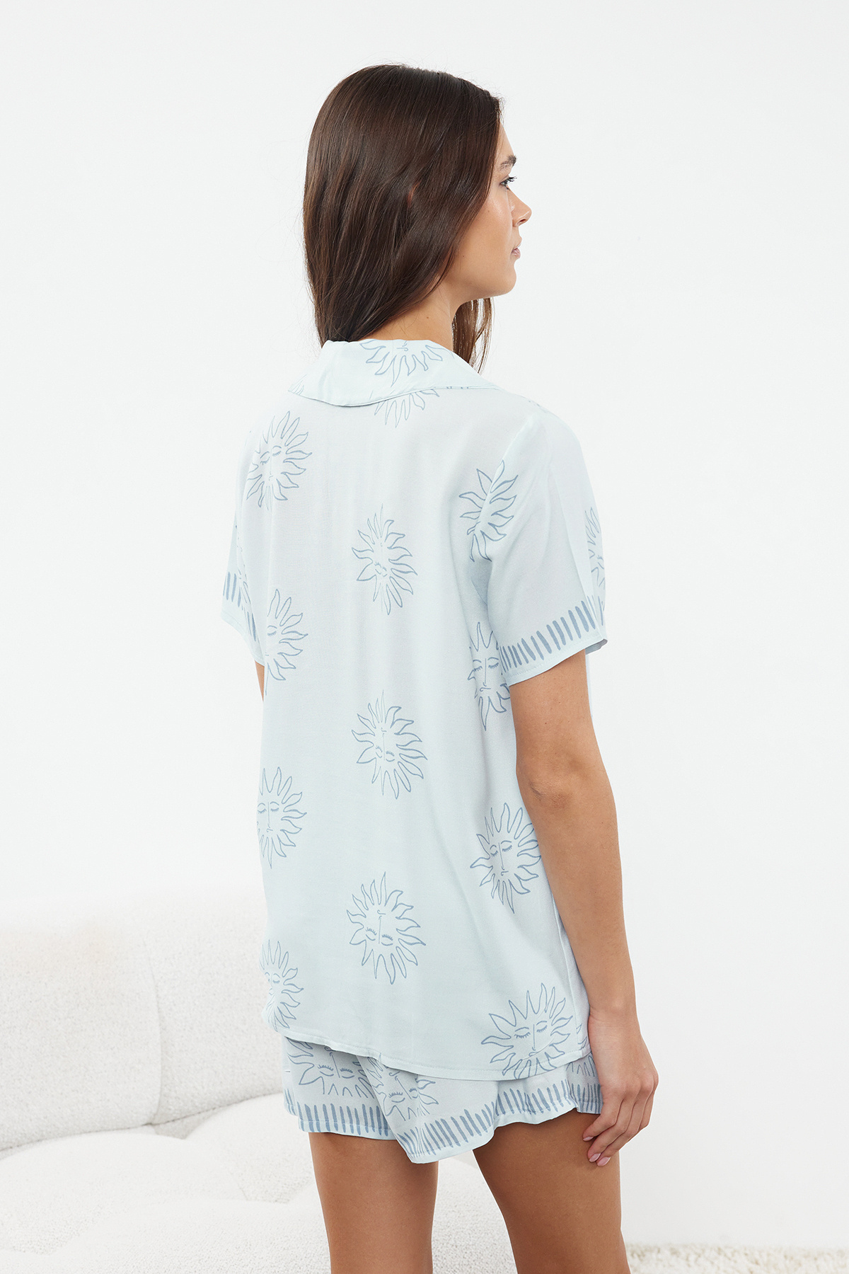 Trendyolmilla  Mavi Galaksi Desenli Viskon Şortlu Dokuma Pijama Takımı THMSS24PT00009 - Görsel 6