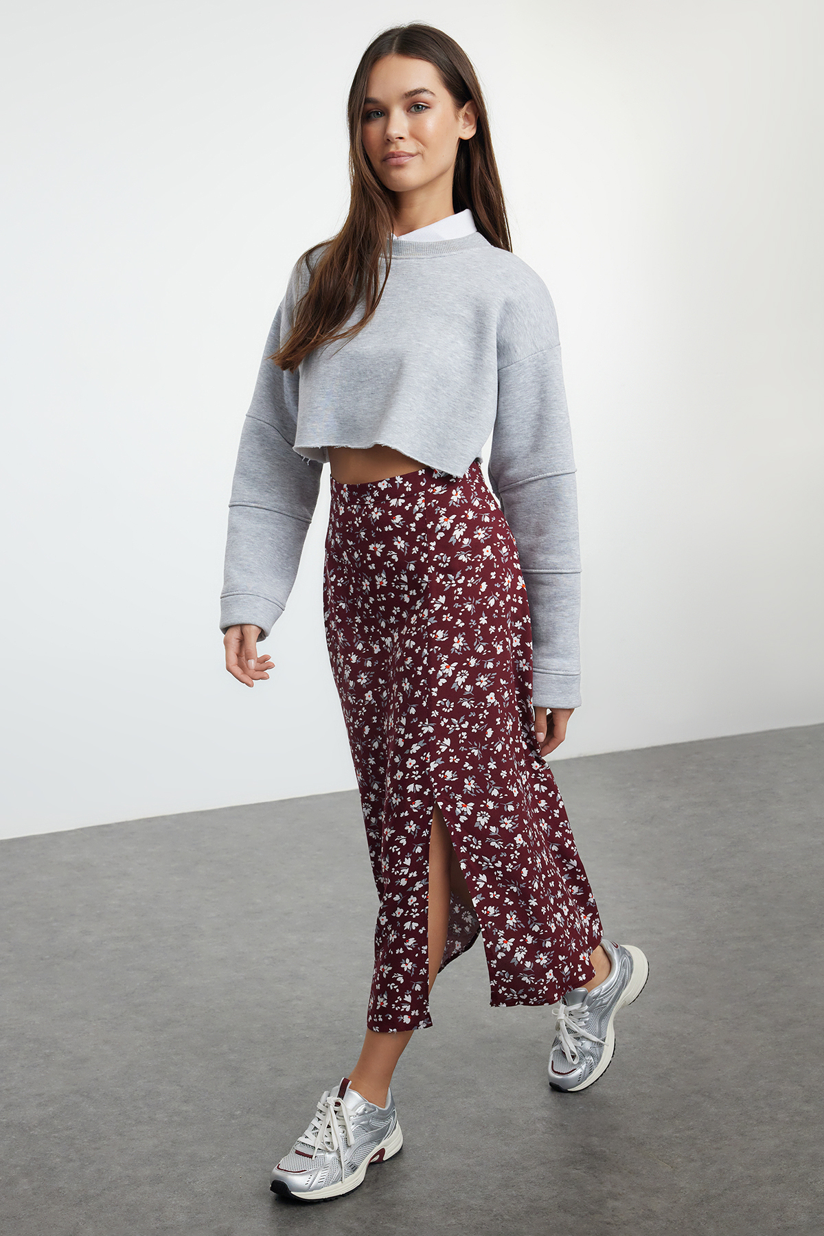 Trendyolmilla  Bordo Yırtmaç Detaylı Çiçek Desenli Viskon Kumaşlı Midi Dokuma Etek TWOSS20ET0230 - Görsel 4