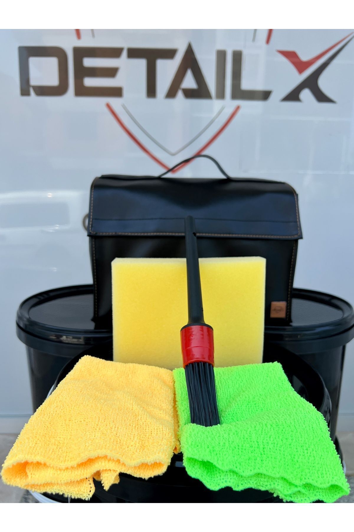 15 Parça Premium Lüks Deri Çantalı Plastik Yenileyicili Oto Bakım Oto Yıkama Seti