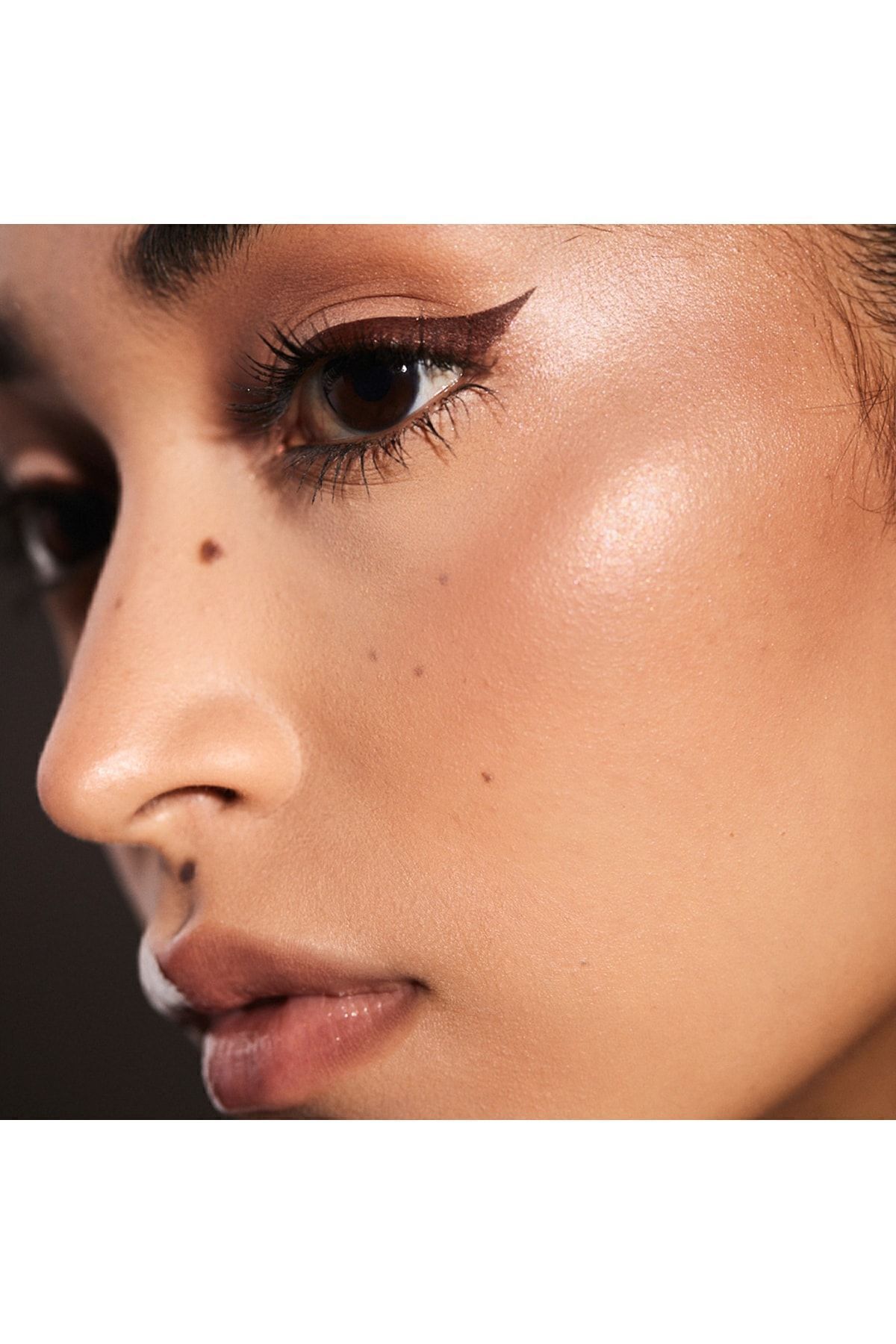 FENTY BEAUTY مداد چشم مایع ماندگار فلای لاینر