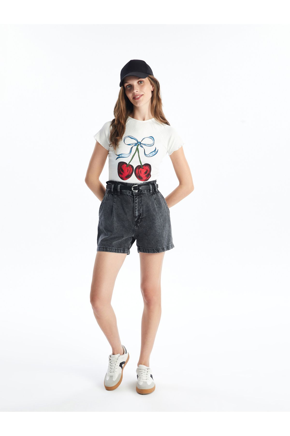 LC Waikiki-Jeansshorts für Damen – Taillengürtel und bequeme Passform 4