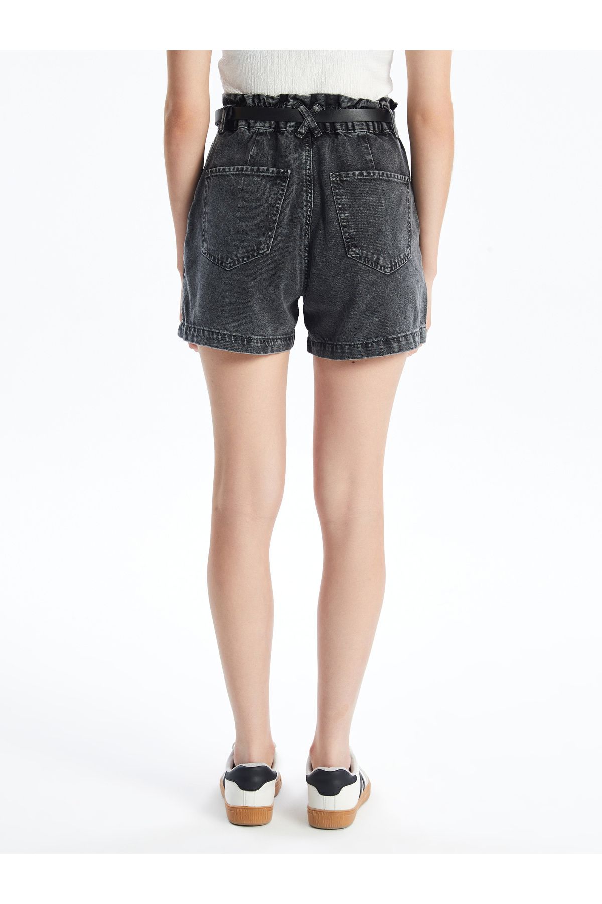 LC Waikiki-Jeansshorts für Damen – Taillengürtel und bequeme Passform 5