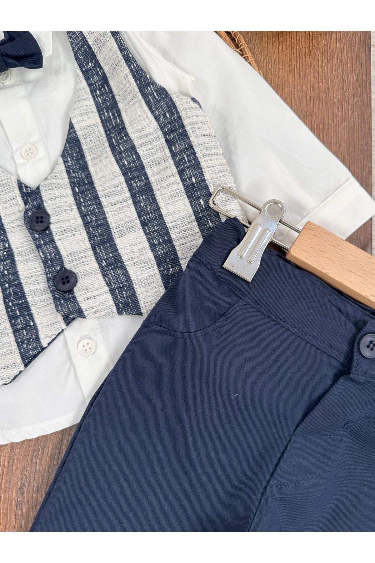 Bolly Baby Papyonlu Çizgili Ön Yelek Keten Pantolonlu Erkek Bebek Takım fotoğrafı 3 (önizleme)