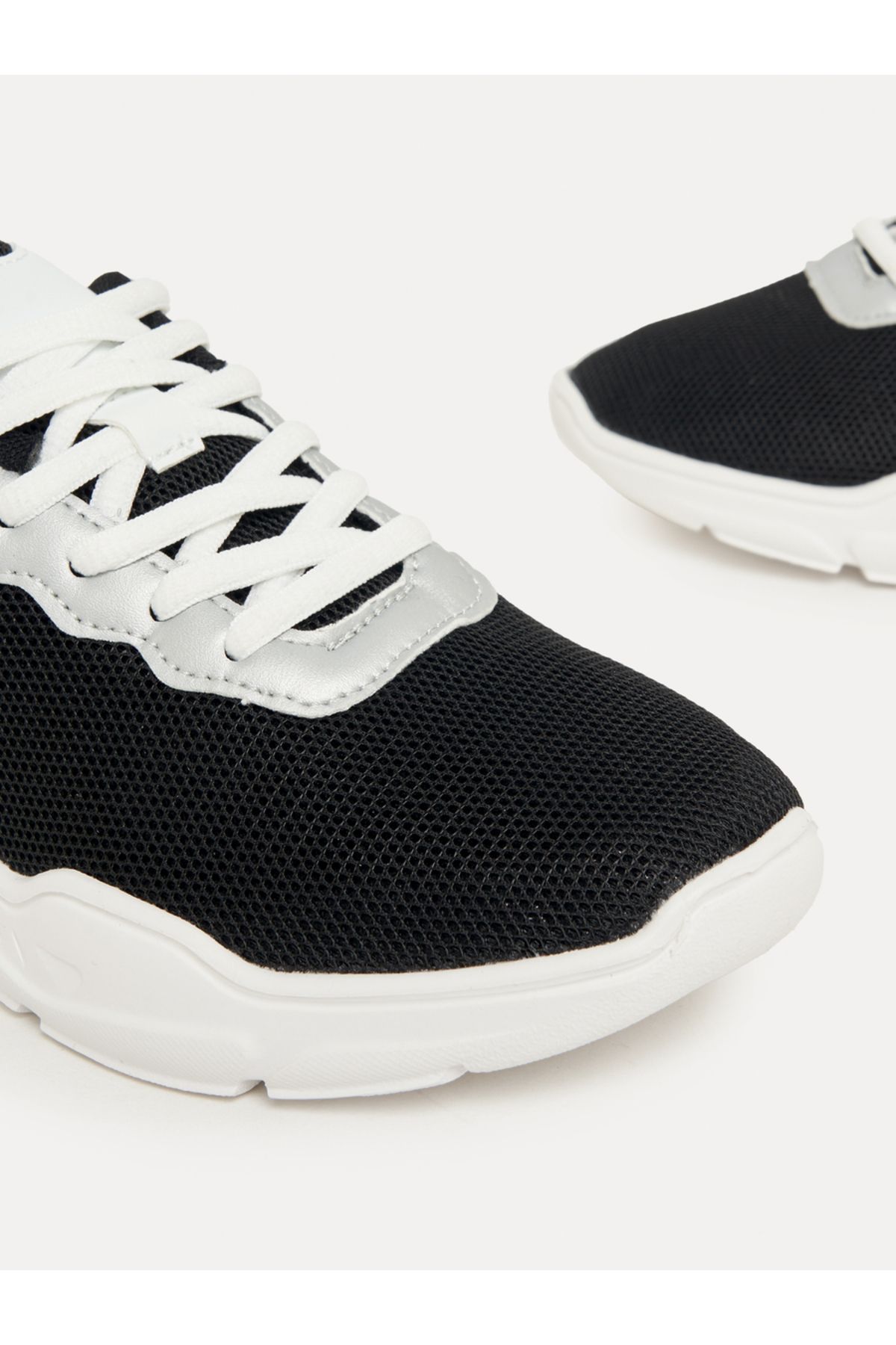 Styli-Classic Mesh Lace-Up Sneakers 4