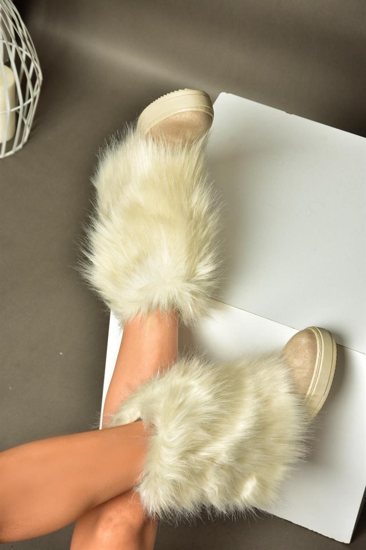 Fox Shoes-R602043002 Bézs velúr éksarkú, szőrös női csizma 3