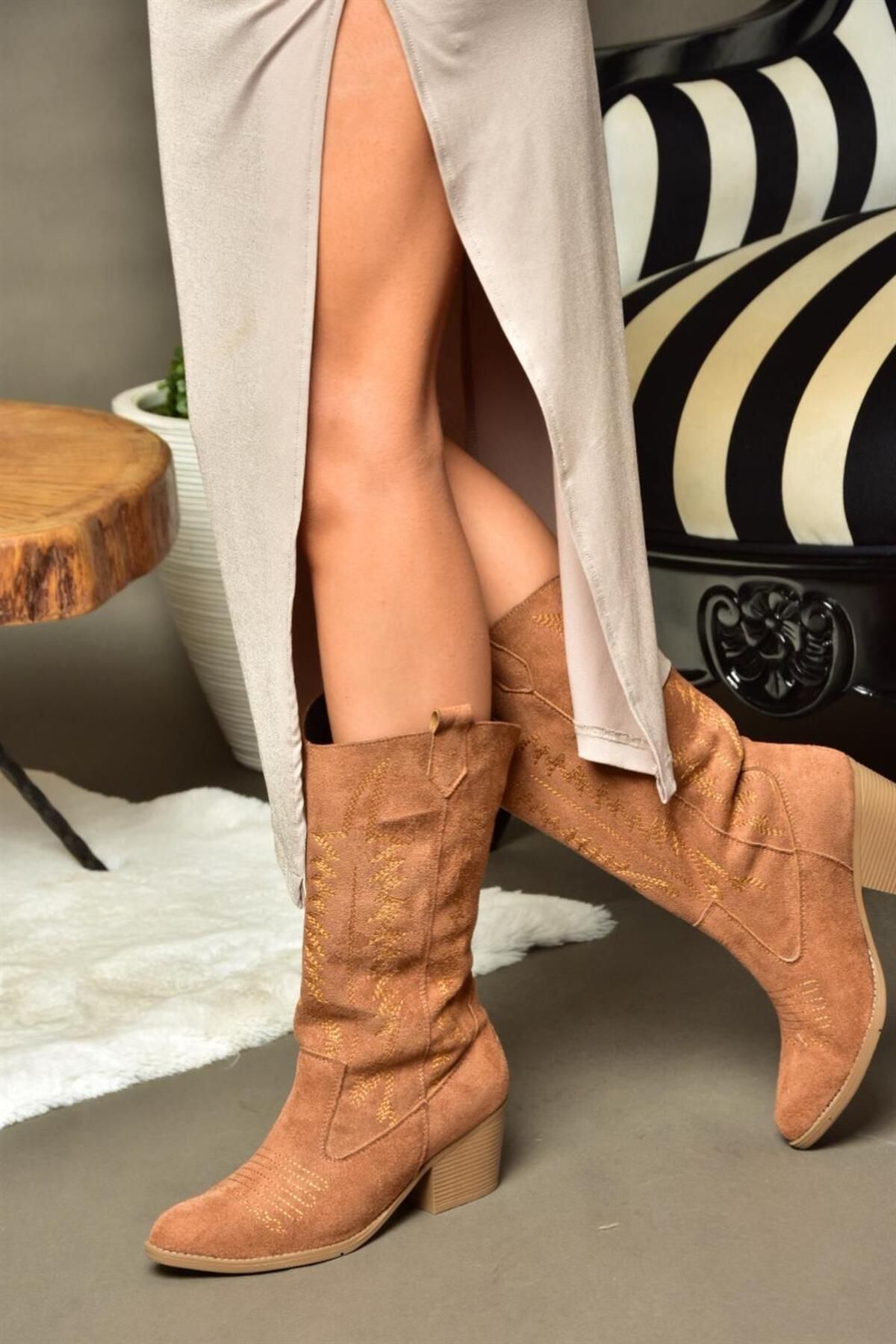 چکمه چند رنگ زنانه مدل بوت کابوی جیر قهوه ای R973934002 Fox Shoes