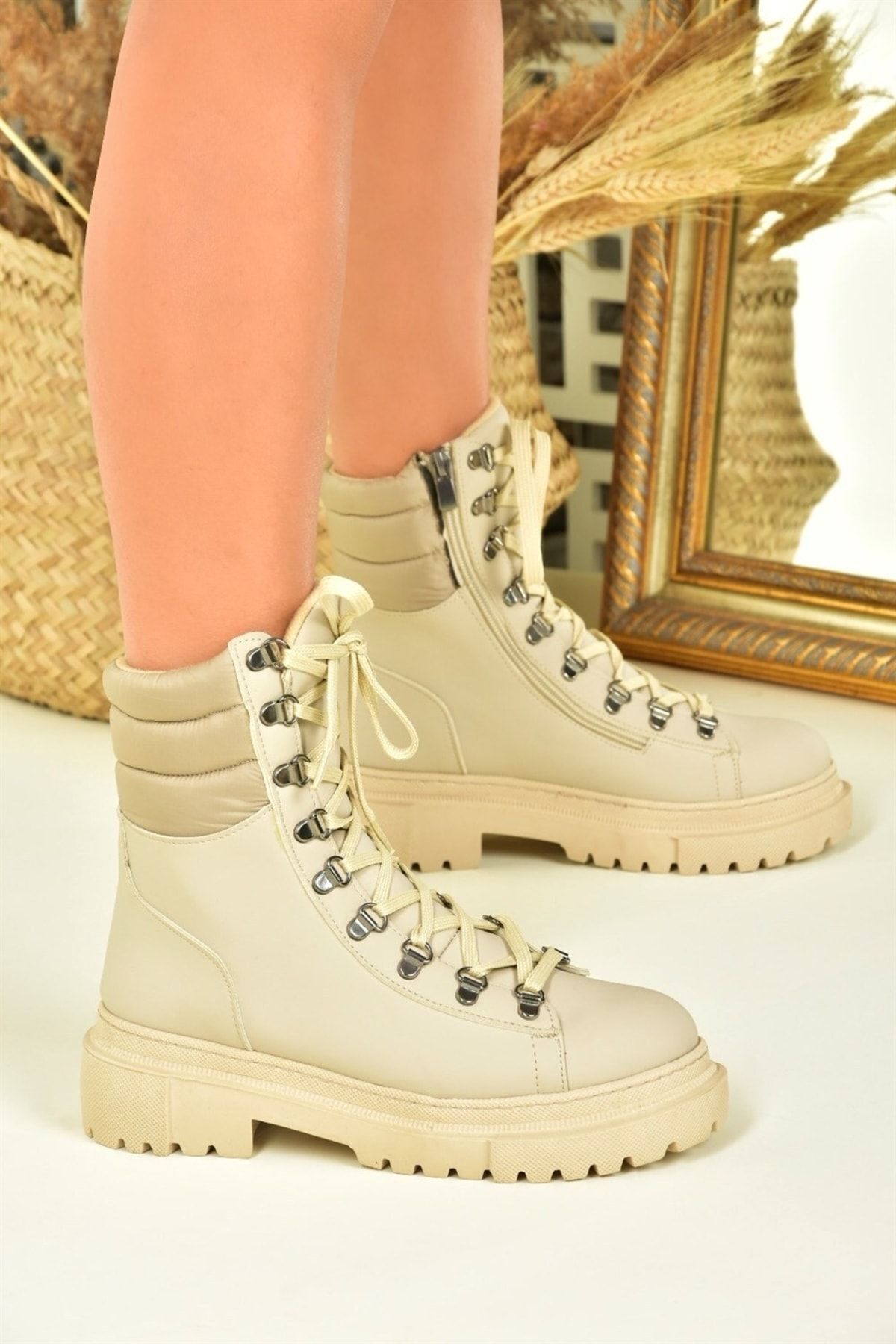 Fox Shoes-Μπεζ κορδόνια καθημερινά γυναικεία μποτάκια N973189709 2