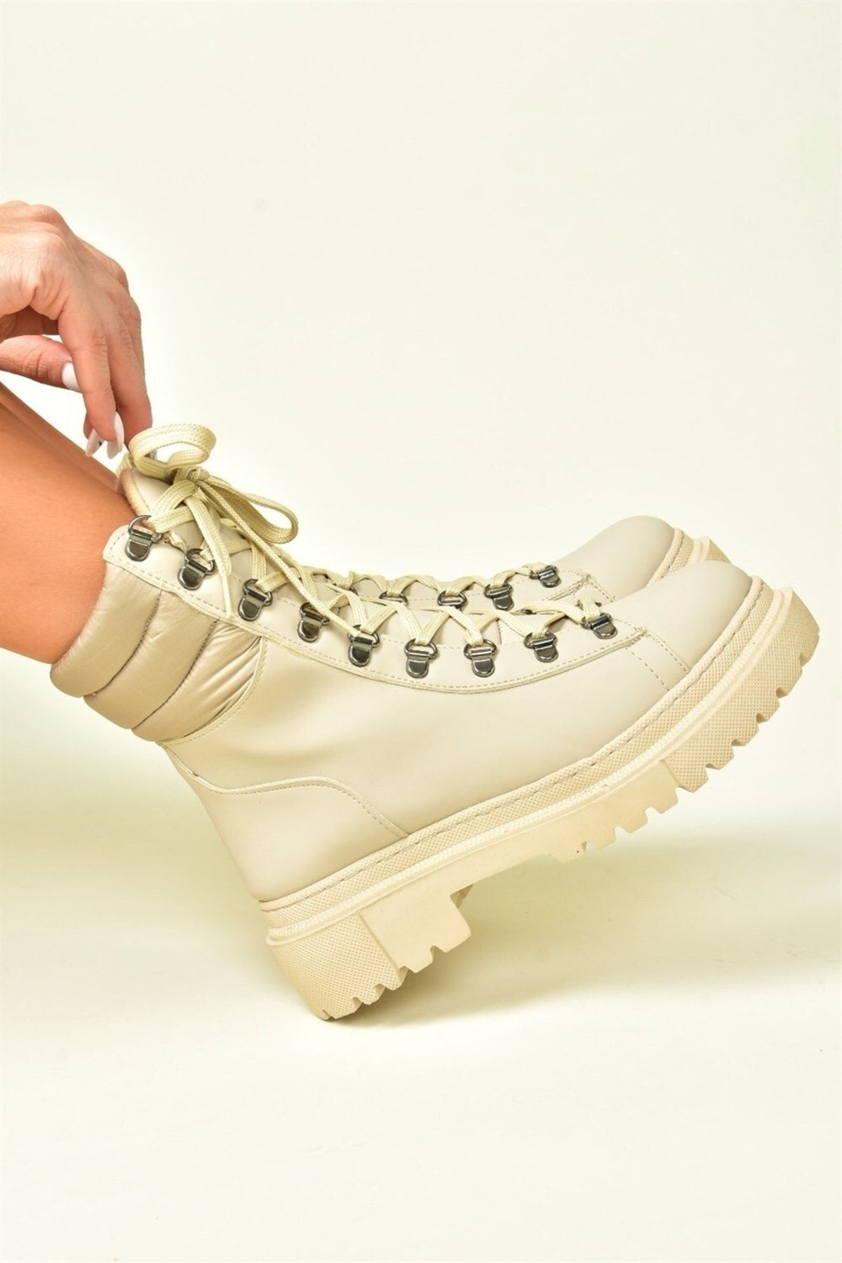 Fox Shoes-Μπεζ κορδόνια καθημερινά γυναικεία μποτάκια N973189709 1