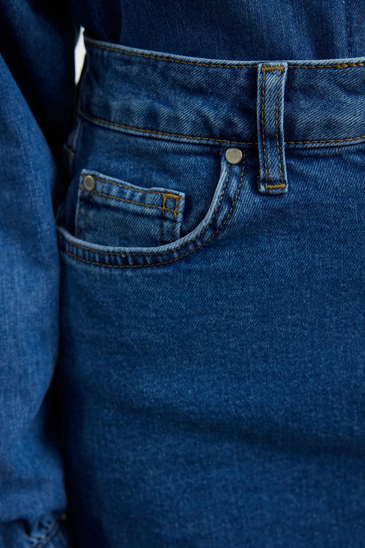 Trendyol Collection-Fusta albastră mini denim cu talie înaltă TWOSS20ET0241 4