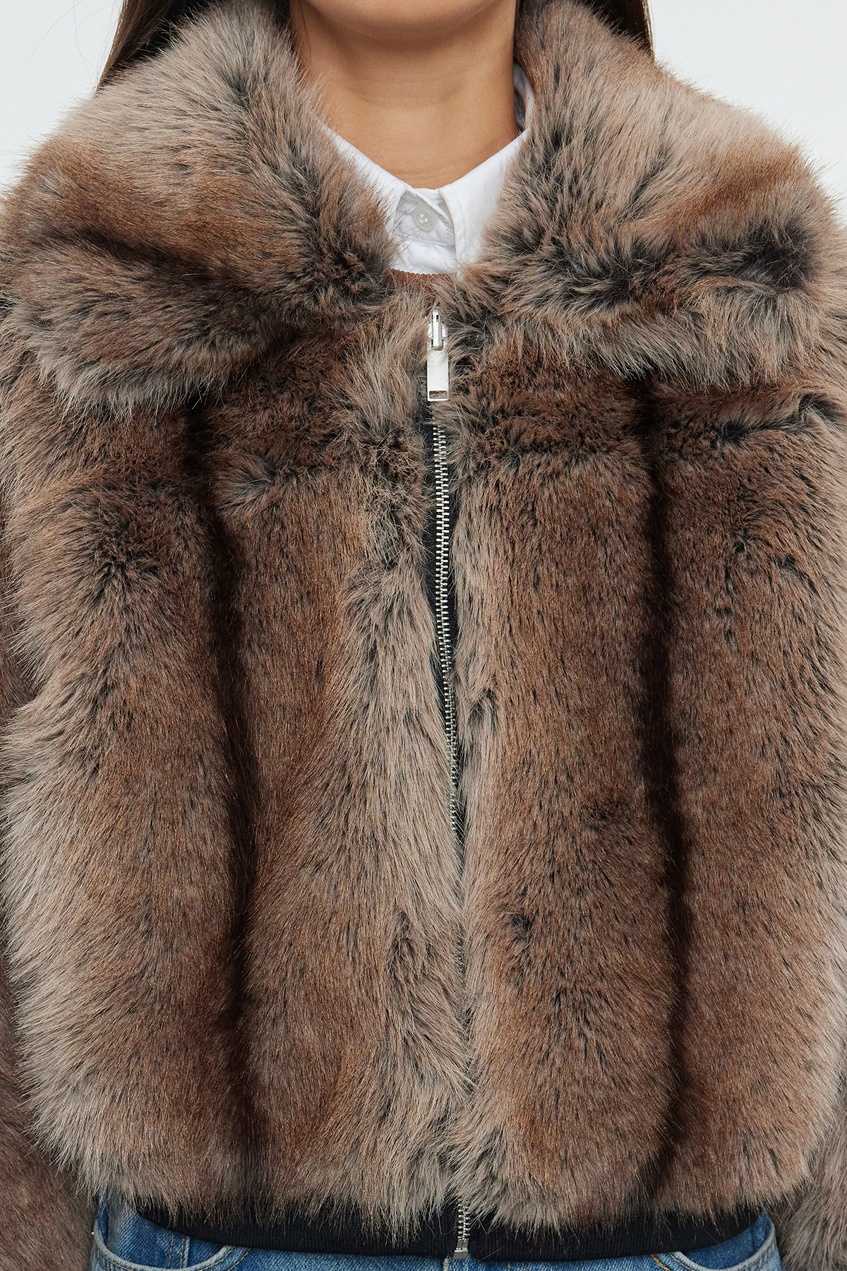 Trendyol Collection Hnědý oversize gumový detailní kožich Bomber TWOAW25MO00038