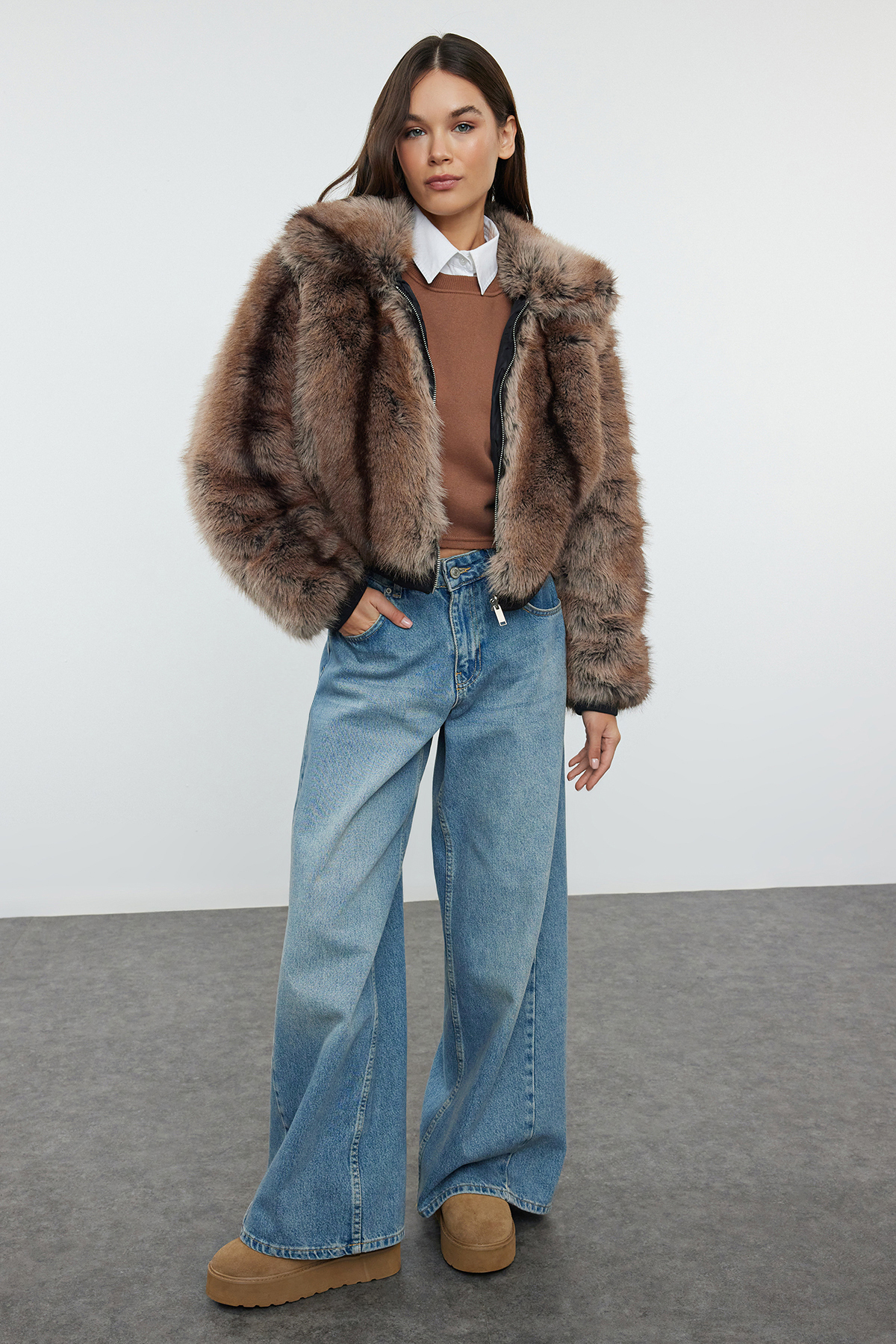 Trendyol Collection Hnědý oversize gumový detailní kožich Bomber TWOAW25MO00038